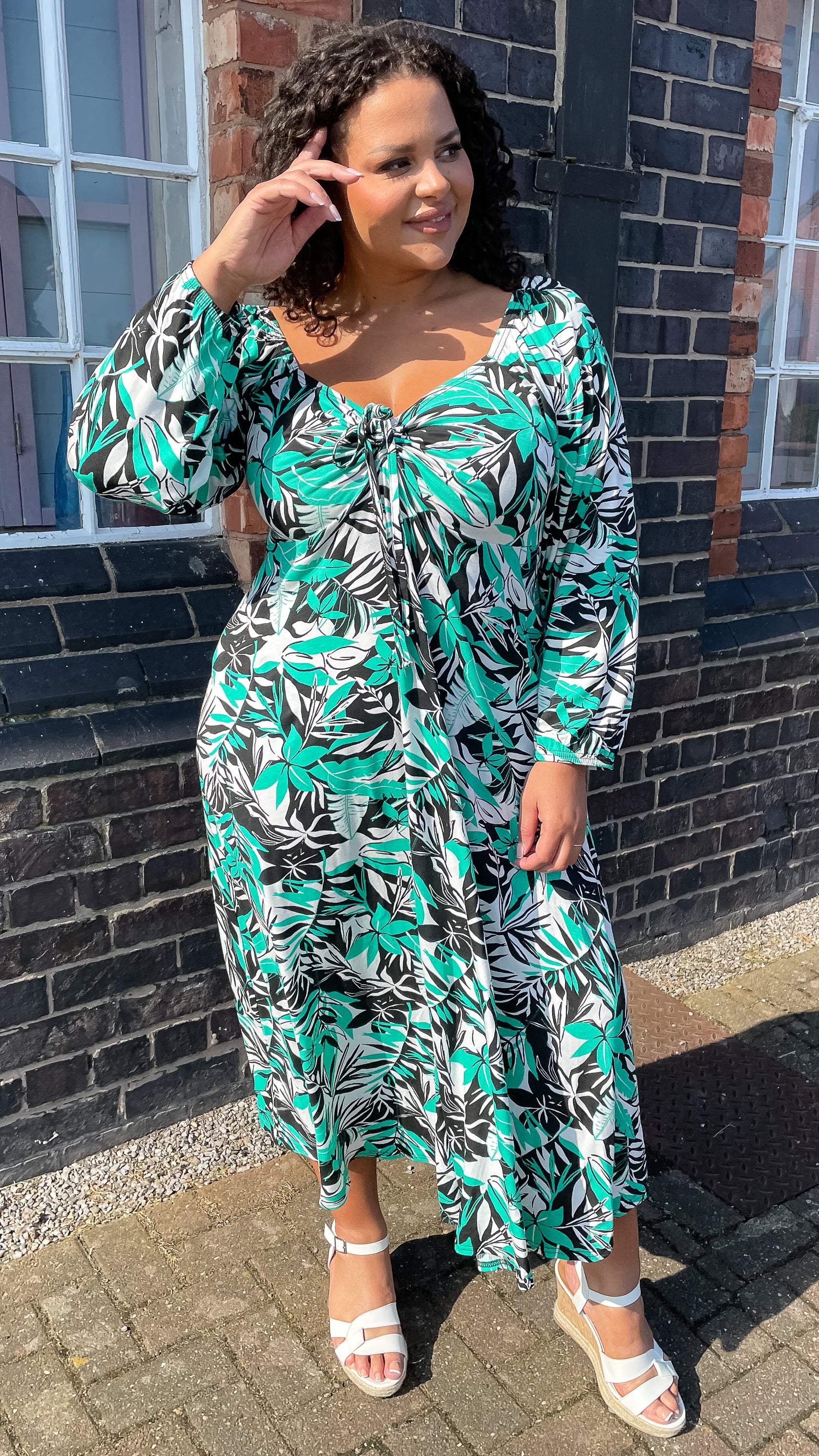 CurveWow Green Tropical Print Milkmaid Dress - Image 5