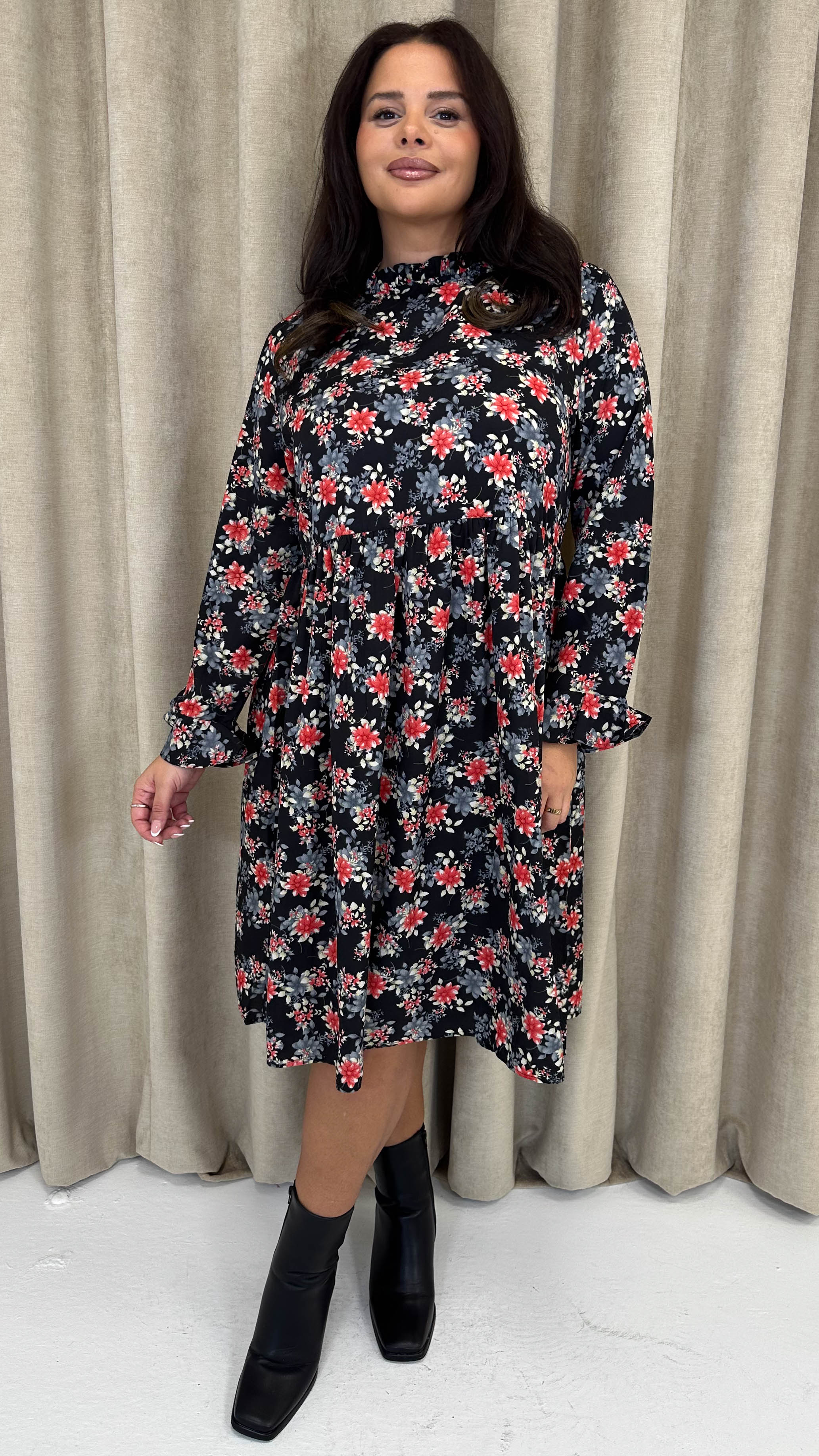 CurveWow High Neck Smock Dress Black Floral - Image 3