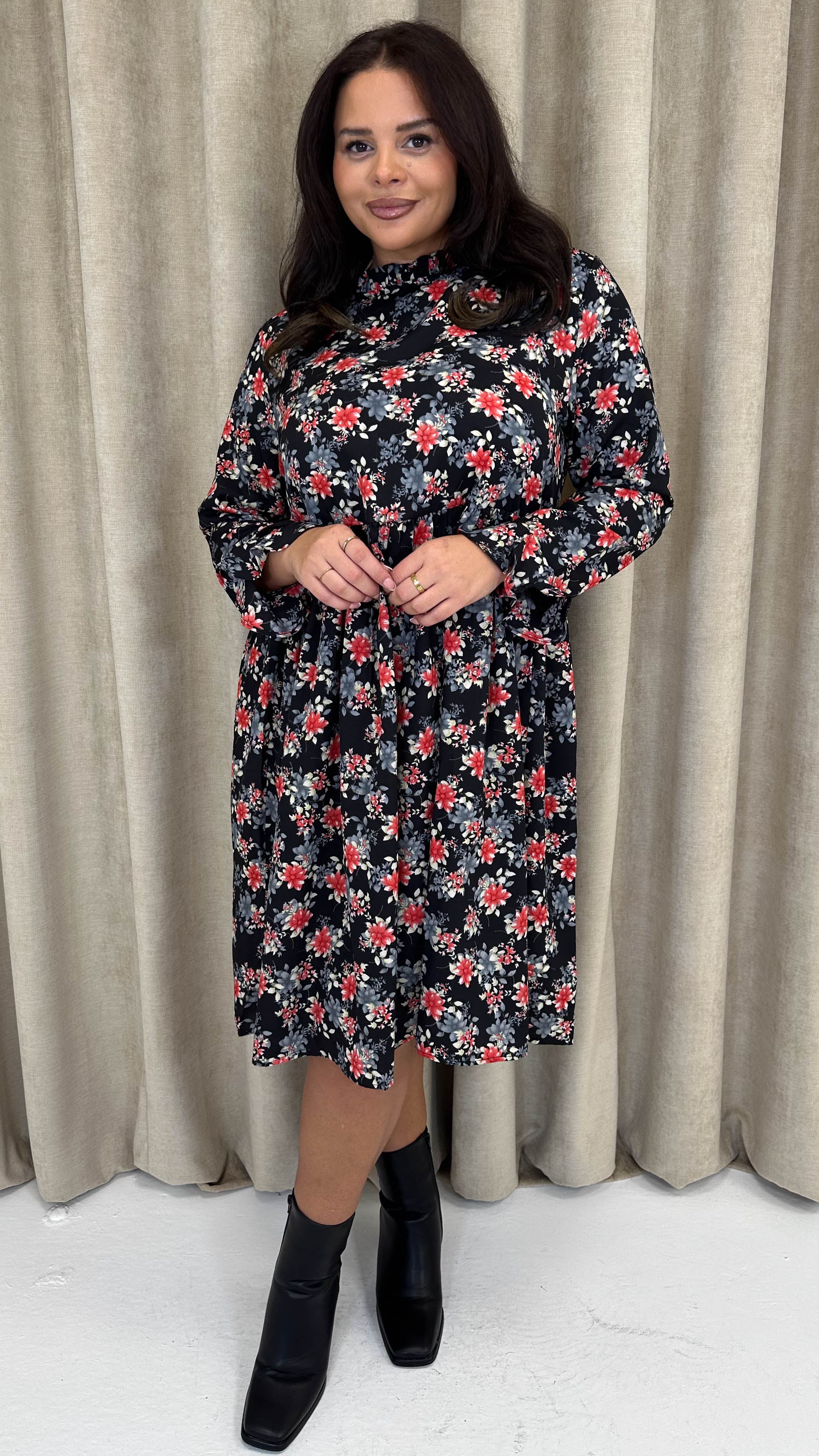 CurveWow High Neck Smock Dress Black Floral - Image 4