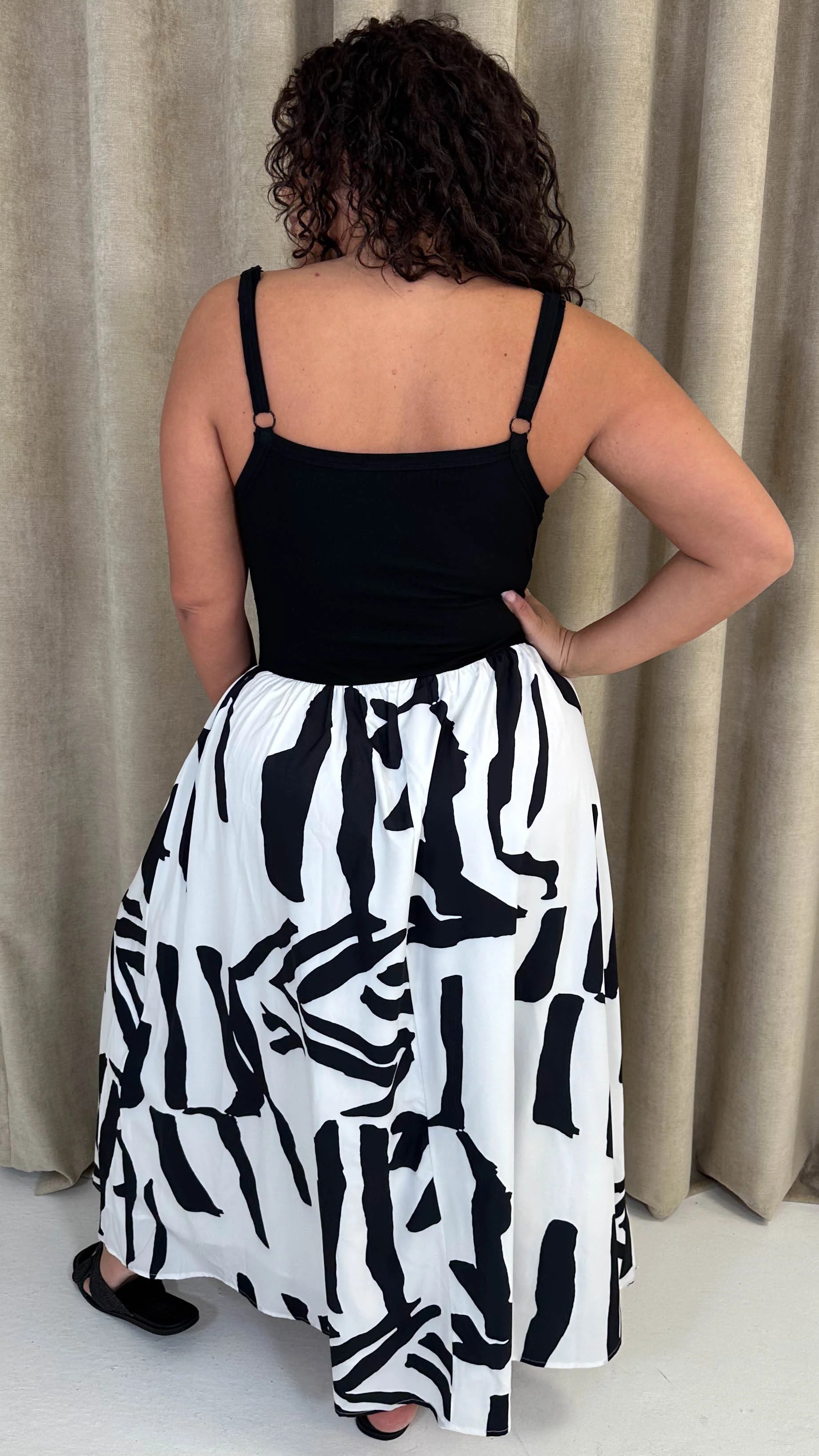 CurveWow Jersey Cami Maxi Dress Mono - Image 7