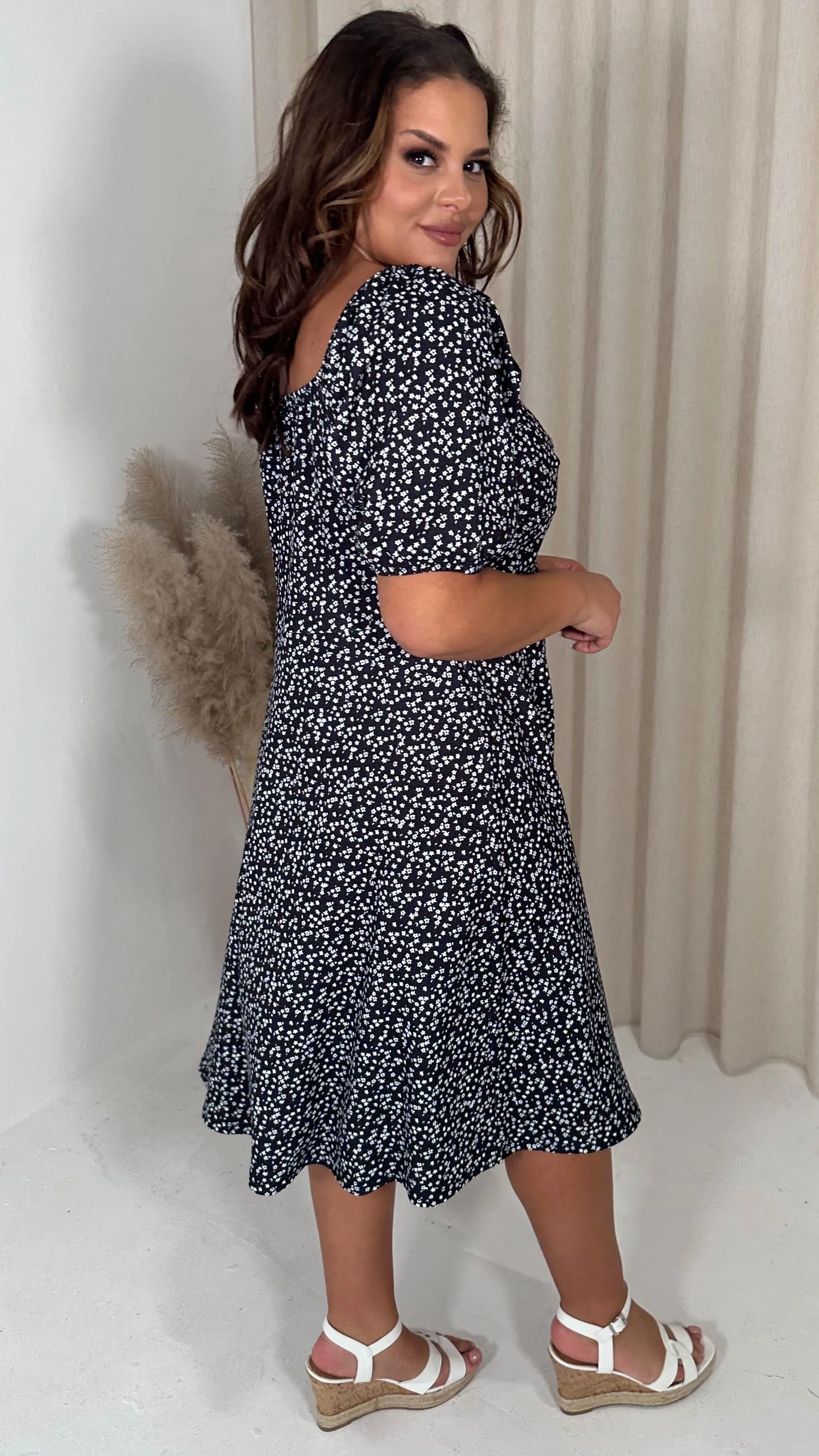 CurveWow Knot Front Milkmaid Skater Dress Mono Ditsy - Image 8