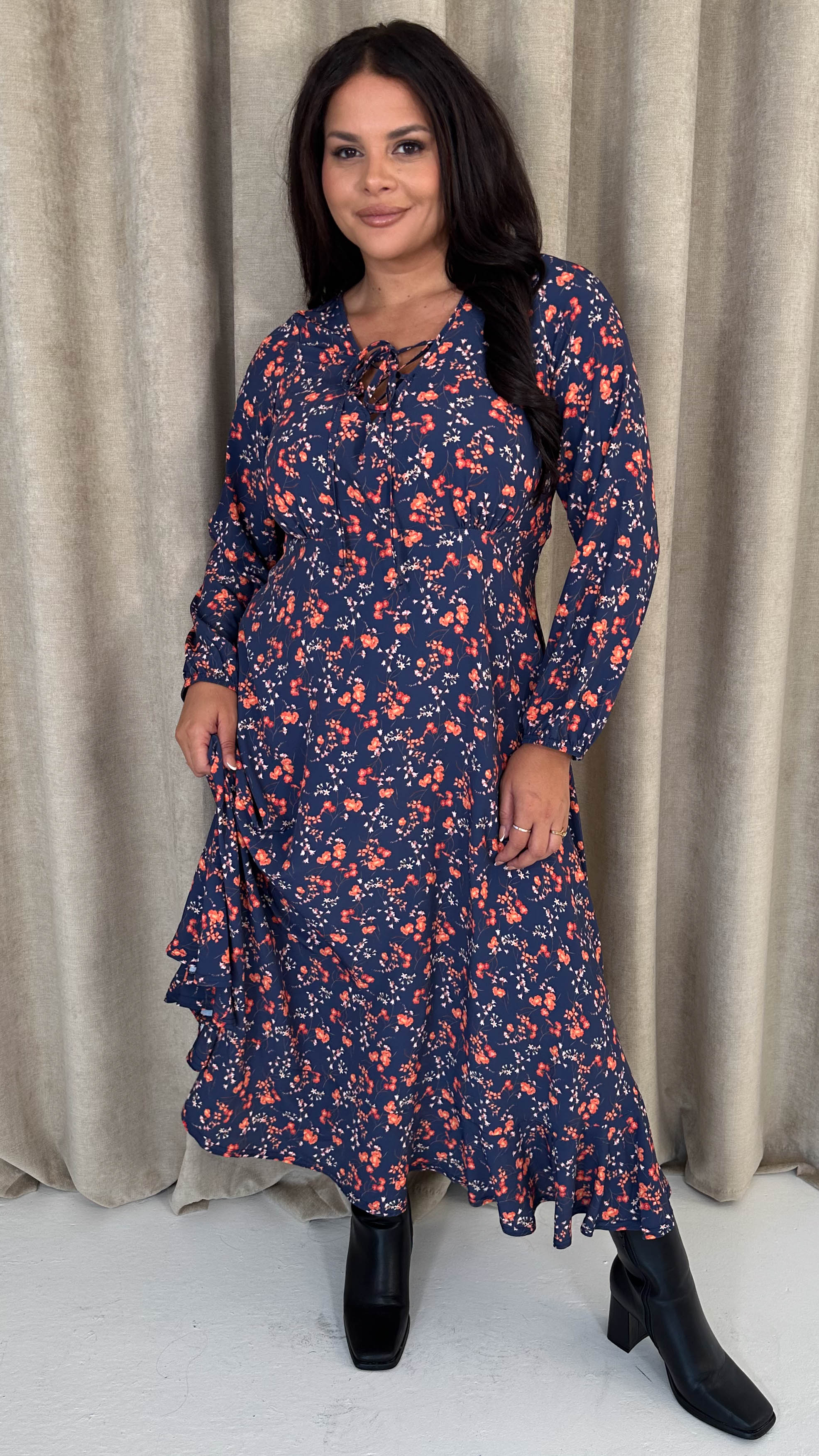 CurveWow Lace Front Frill Hem Midi Dress Navy Floral - Image 3