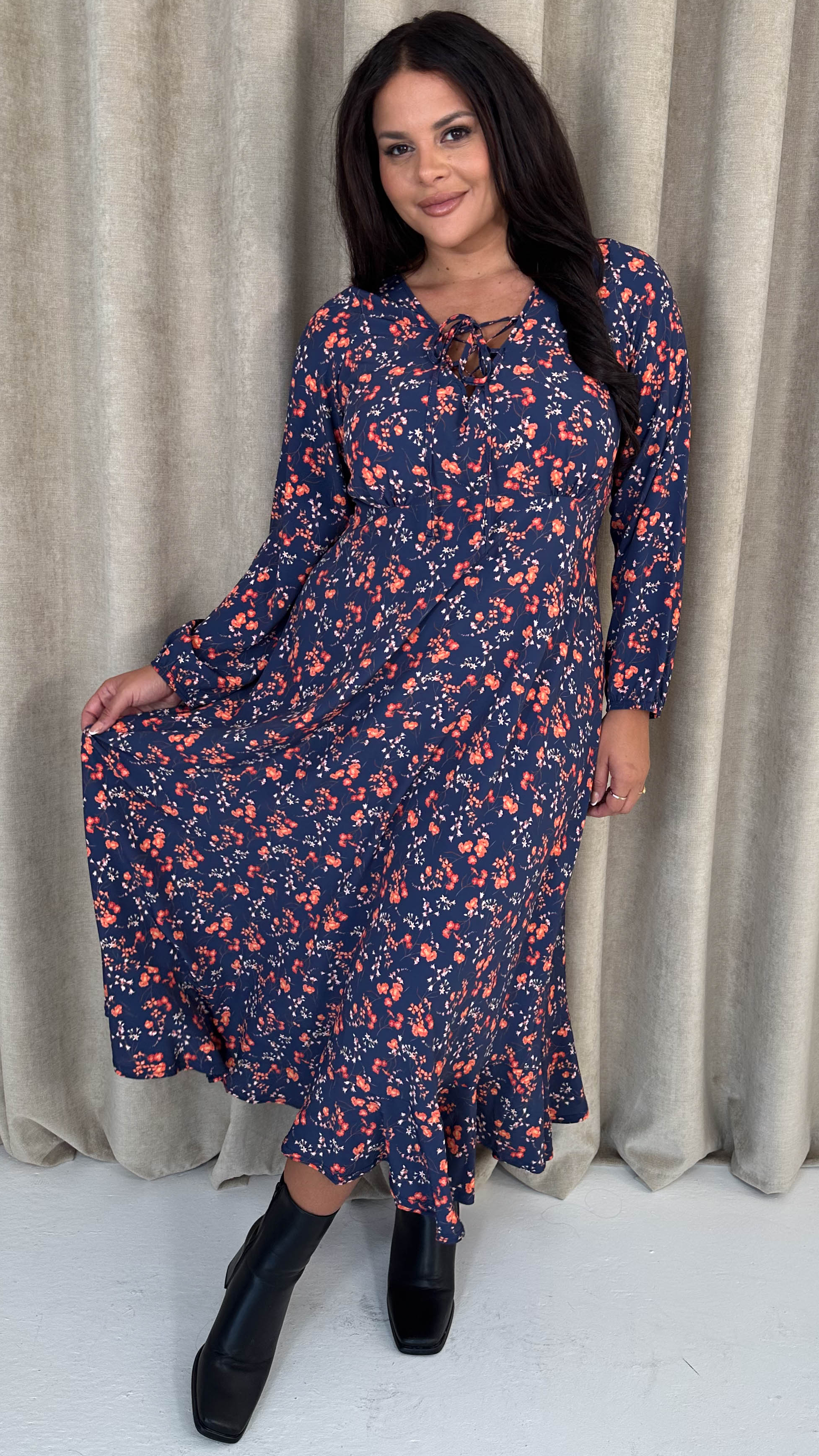 CurveWow Lace Front Frill Hem Midi Dress Navy Floral - Image 4