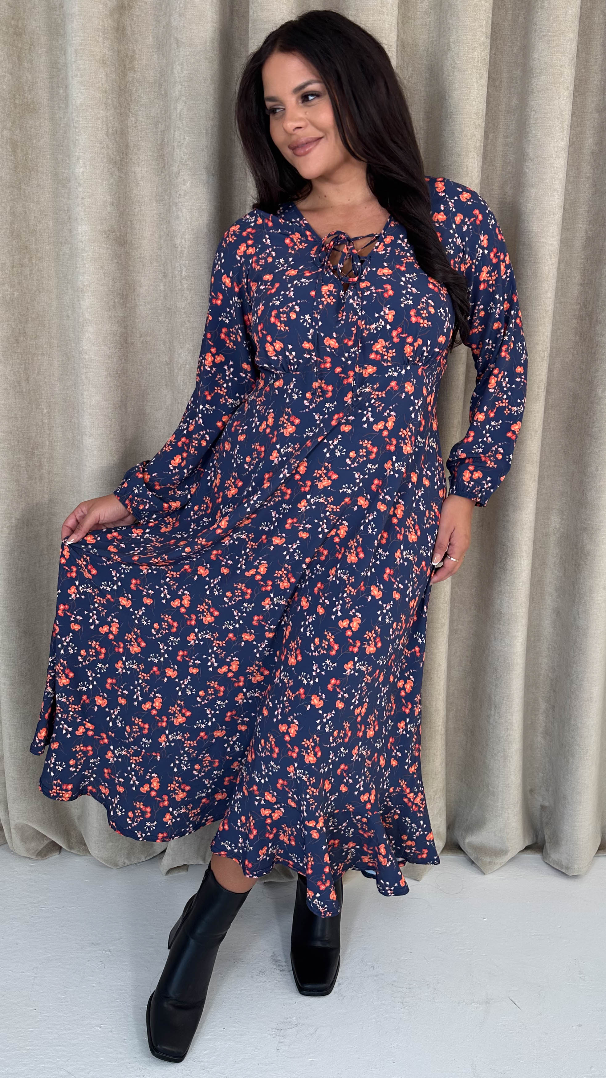 CurveWow Lace Front Frill Hem Midi Dress Navy Floral - Image 5