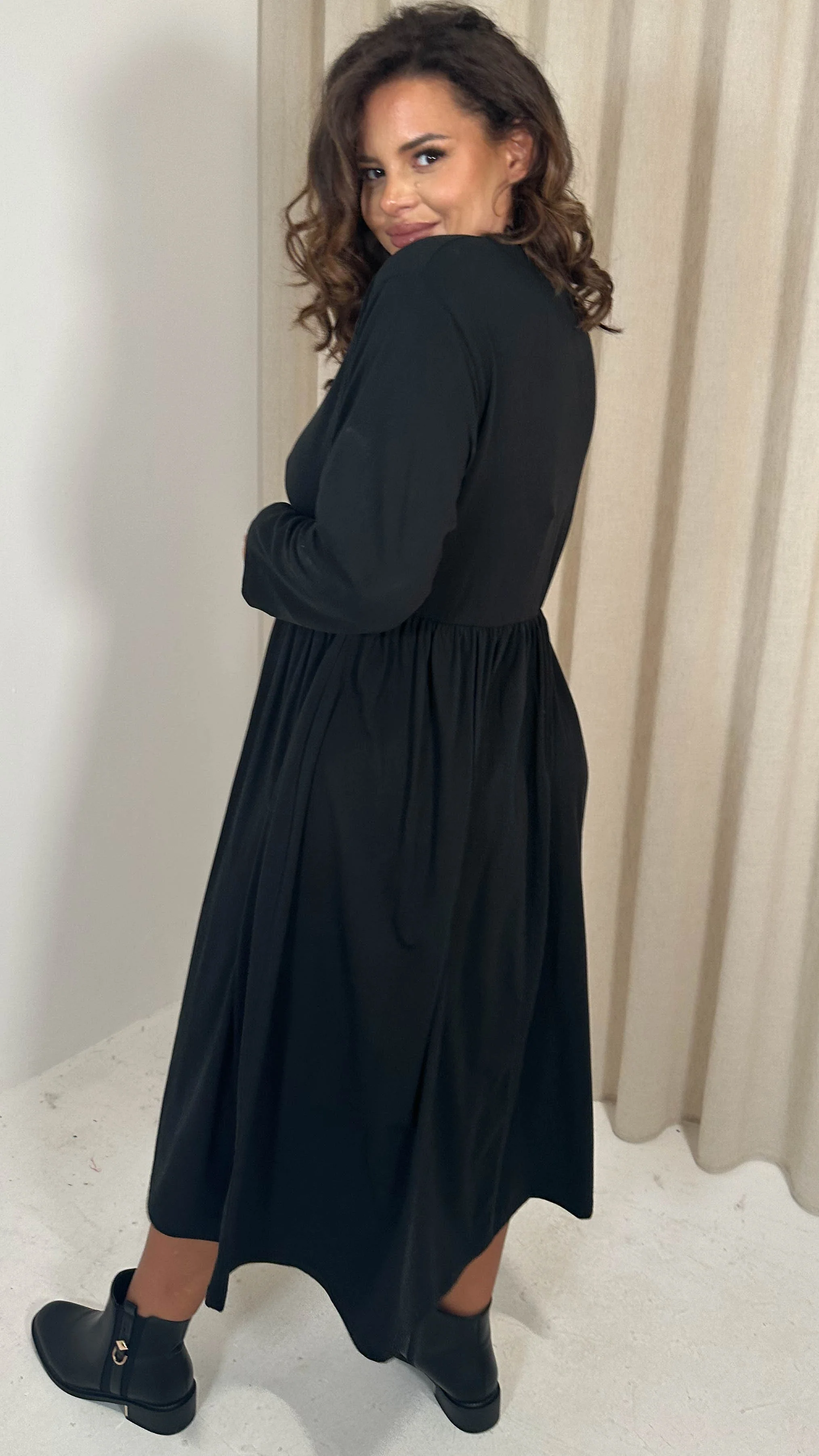 CurveWow Elasticated Waist Midi Dress Black - Image 5