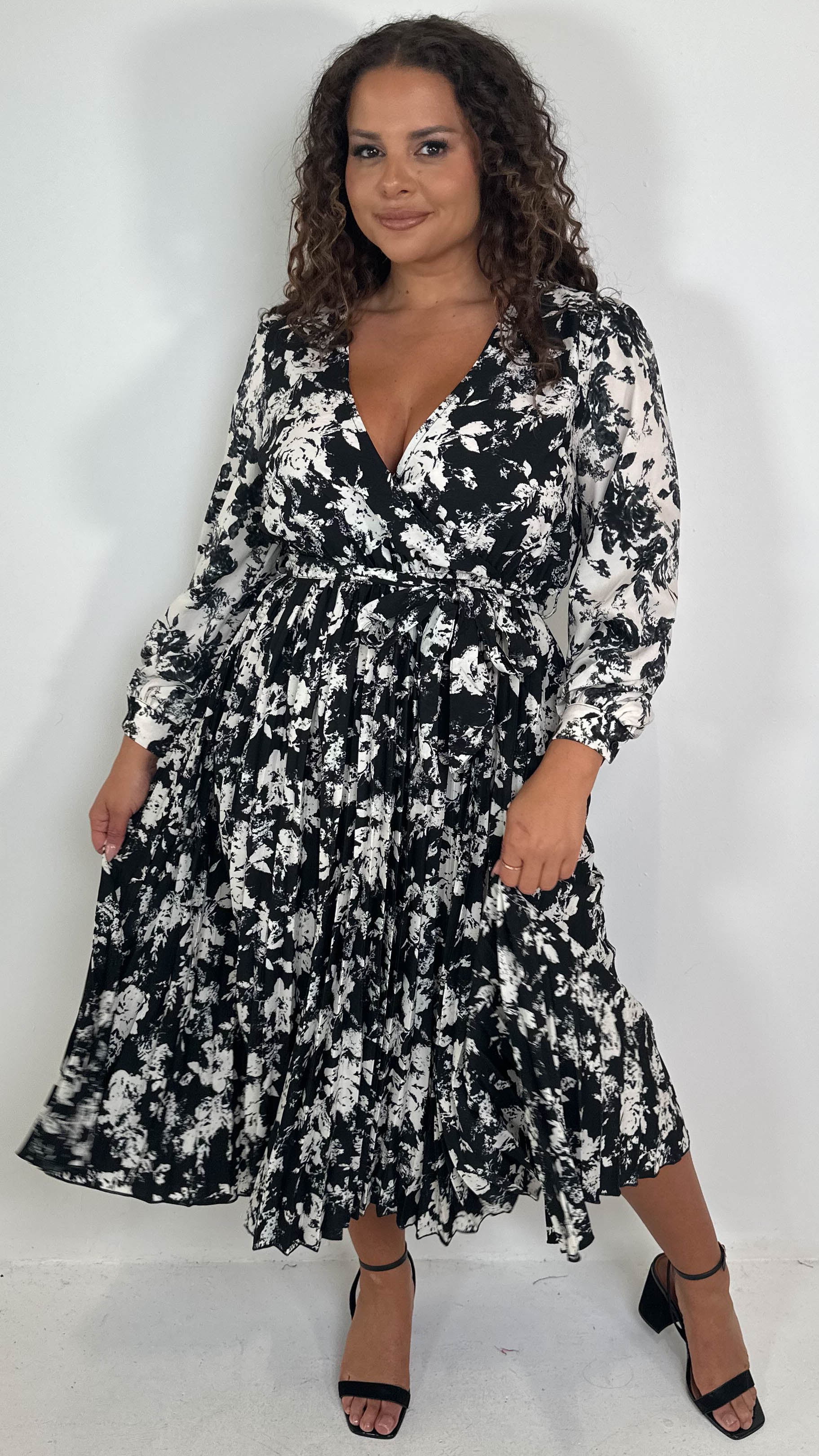 CurveWow Long Sleeve Floral Printed Pleated Midi Dress Black/Ivory - Image 5