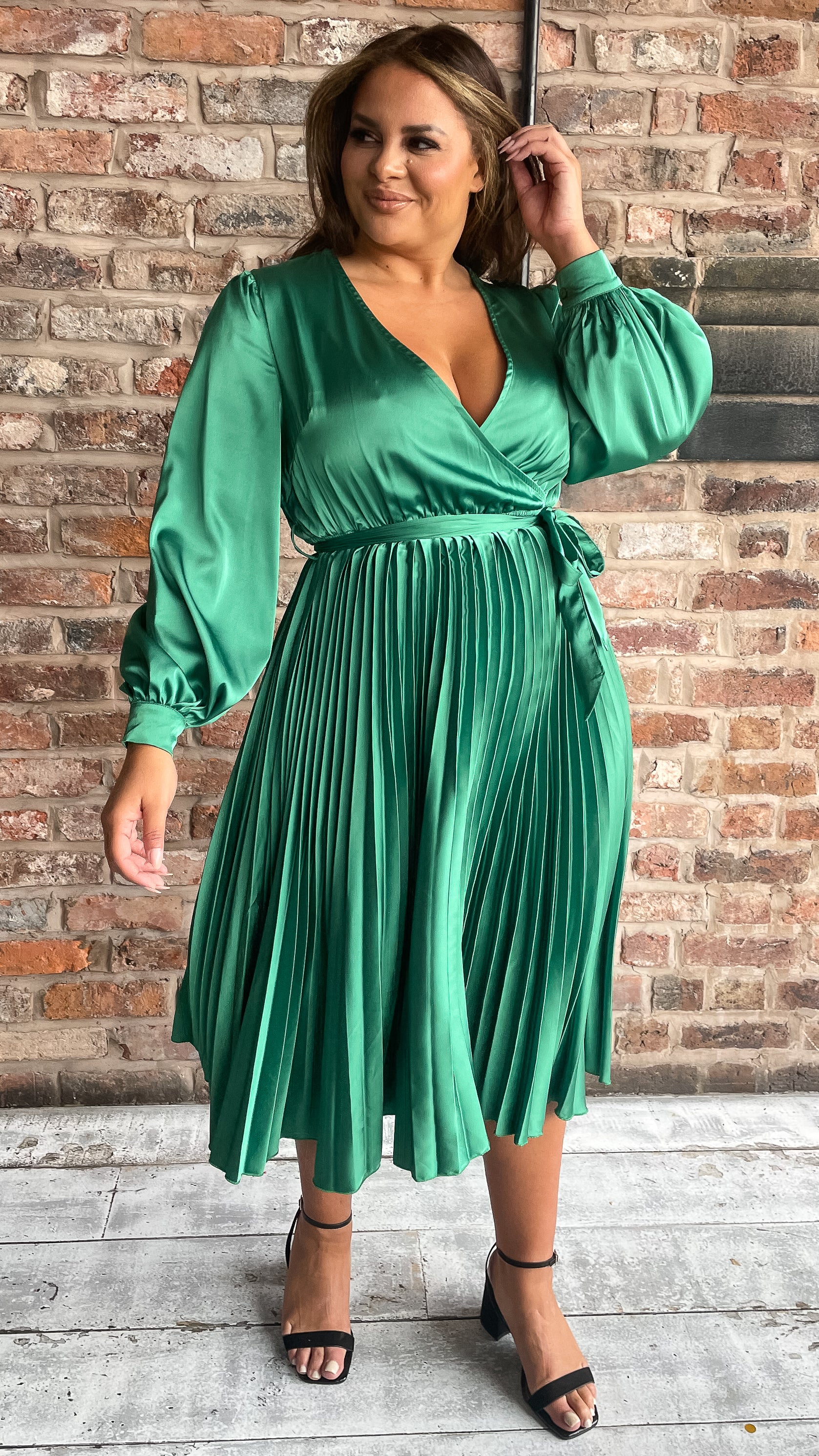CurveWow Long Sleeve Pleated Midi Dress Green - Image 3