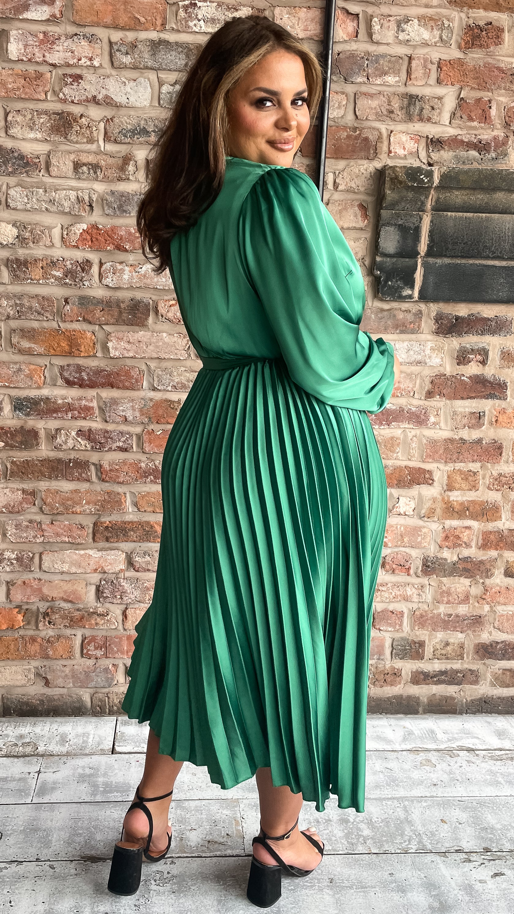 CurveWow Long Sleeve Pleated Midi Dress Green - Image 6