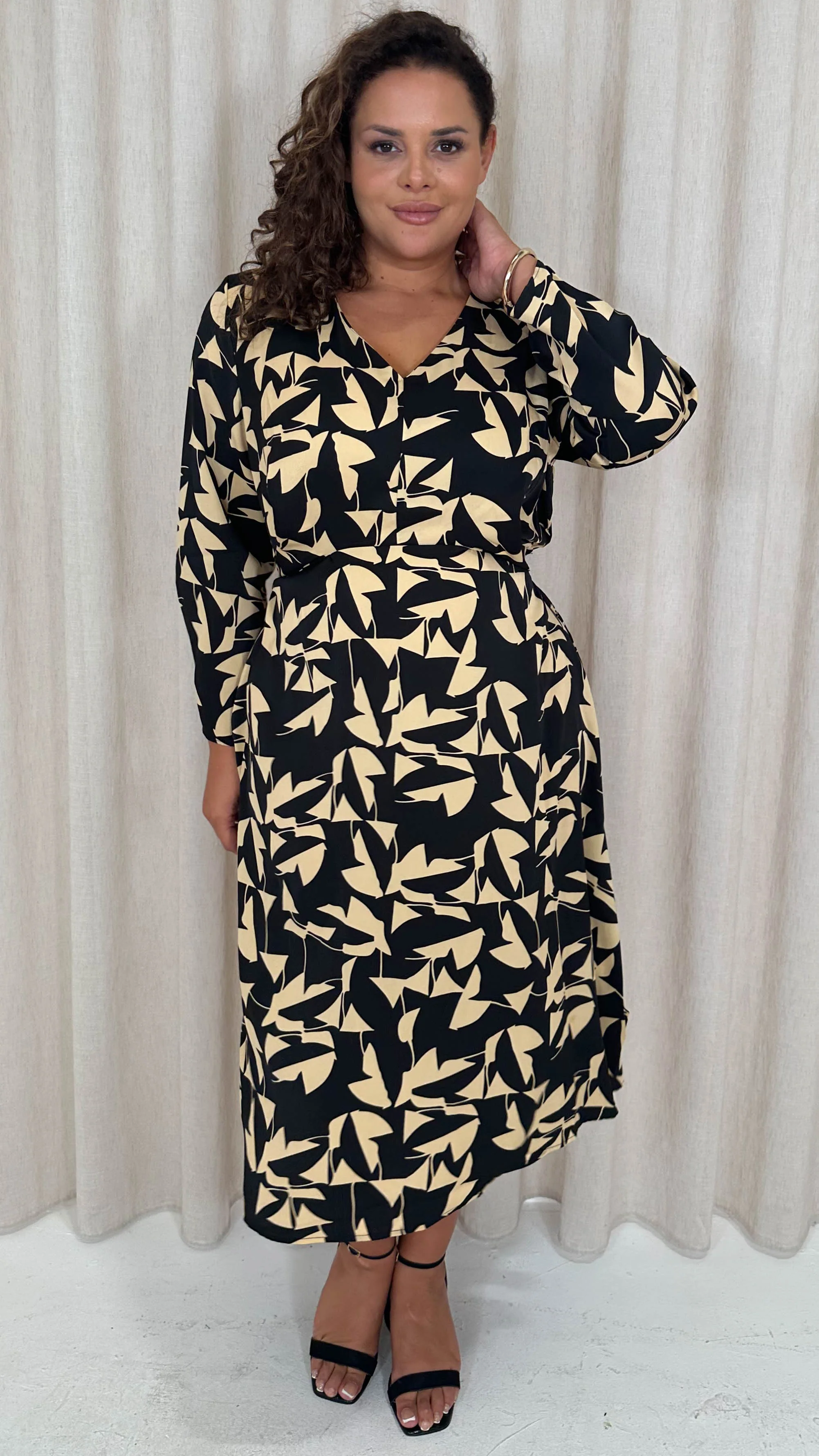 CurveWow V Neck Midi Dress Black Base Abstract - Image 7
