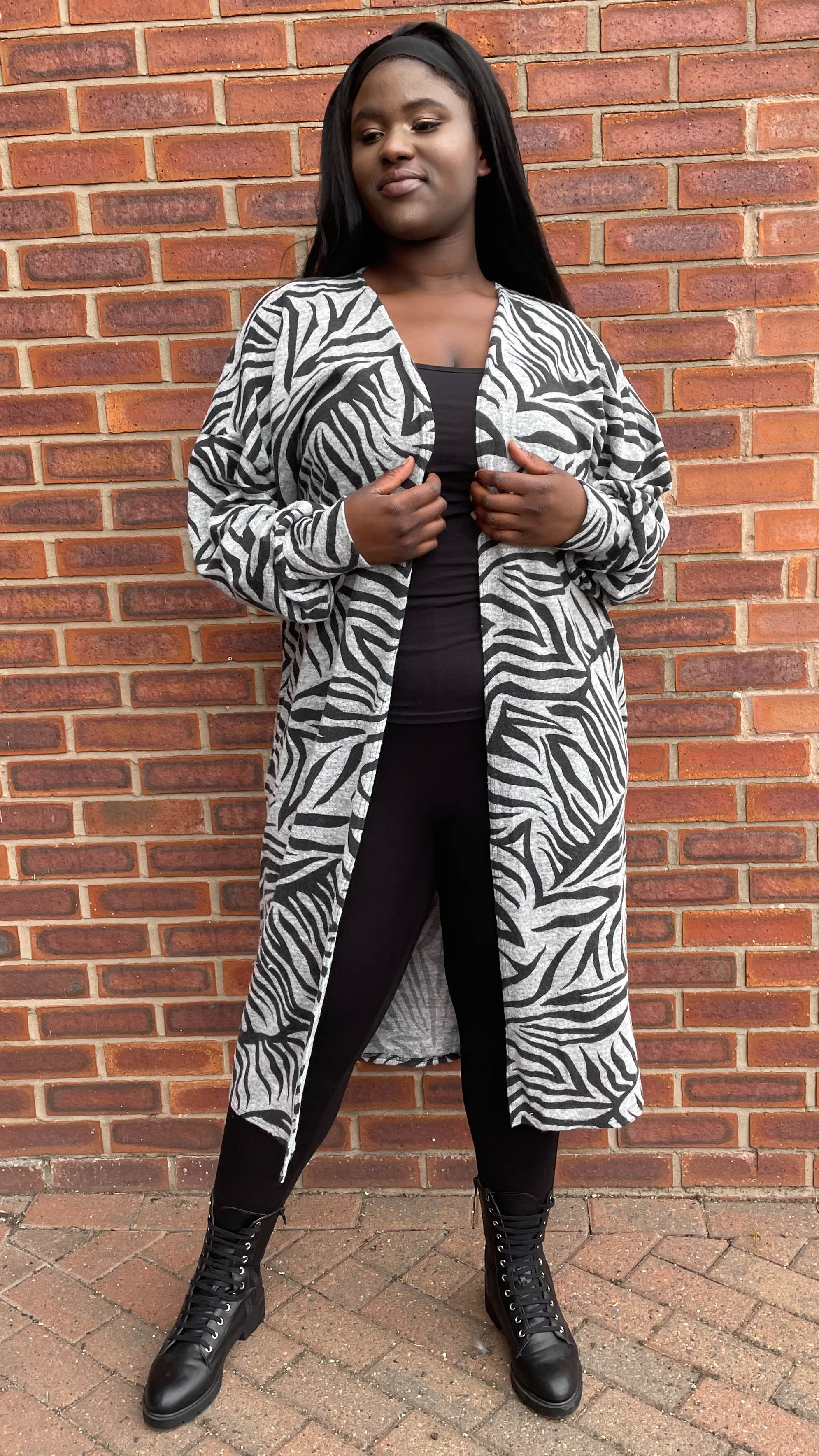 CurveWow Midi Cardigan Grey Zebra Print - Image 4