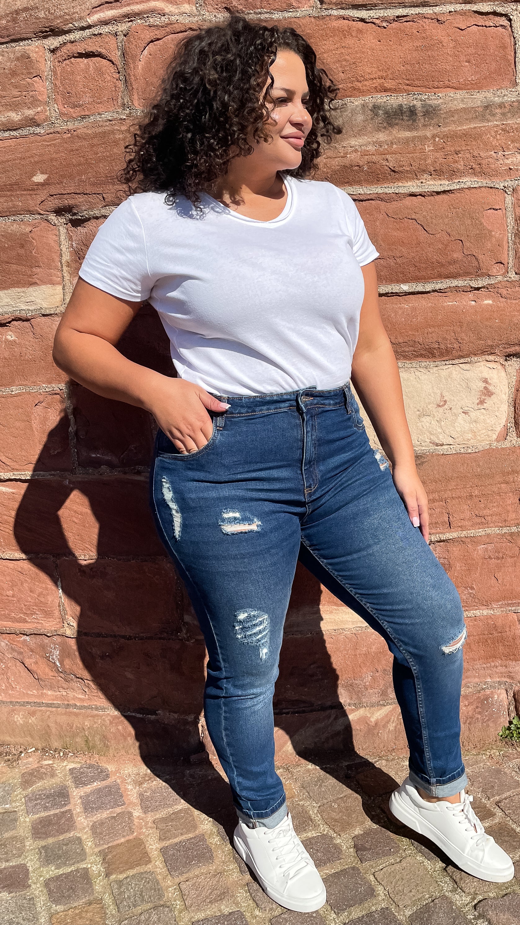 CurveWow Mom Jeans Mid Wash -Short - Image 4