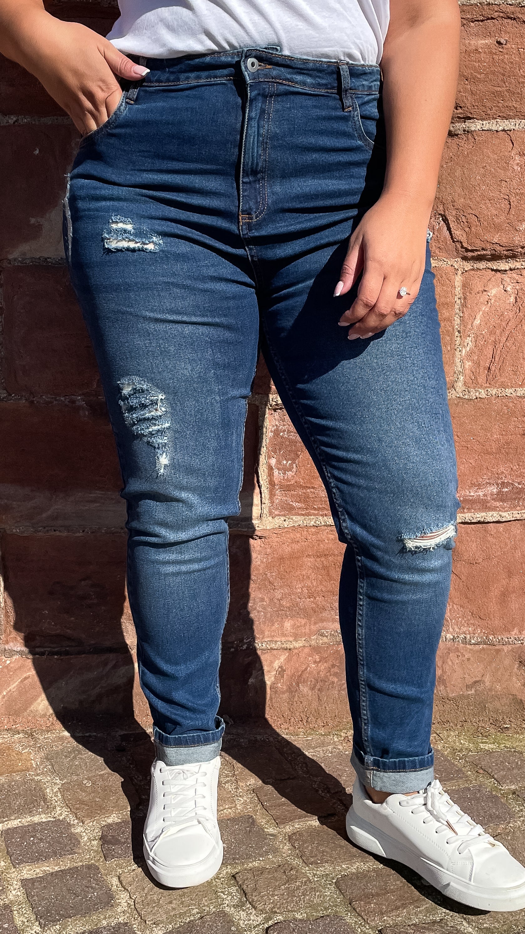 CurveWow Mom Jeans Mid Wash -Short - Image 7