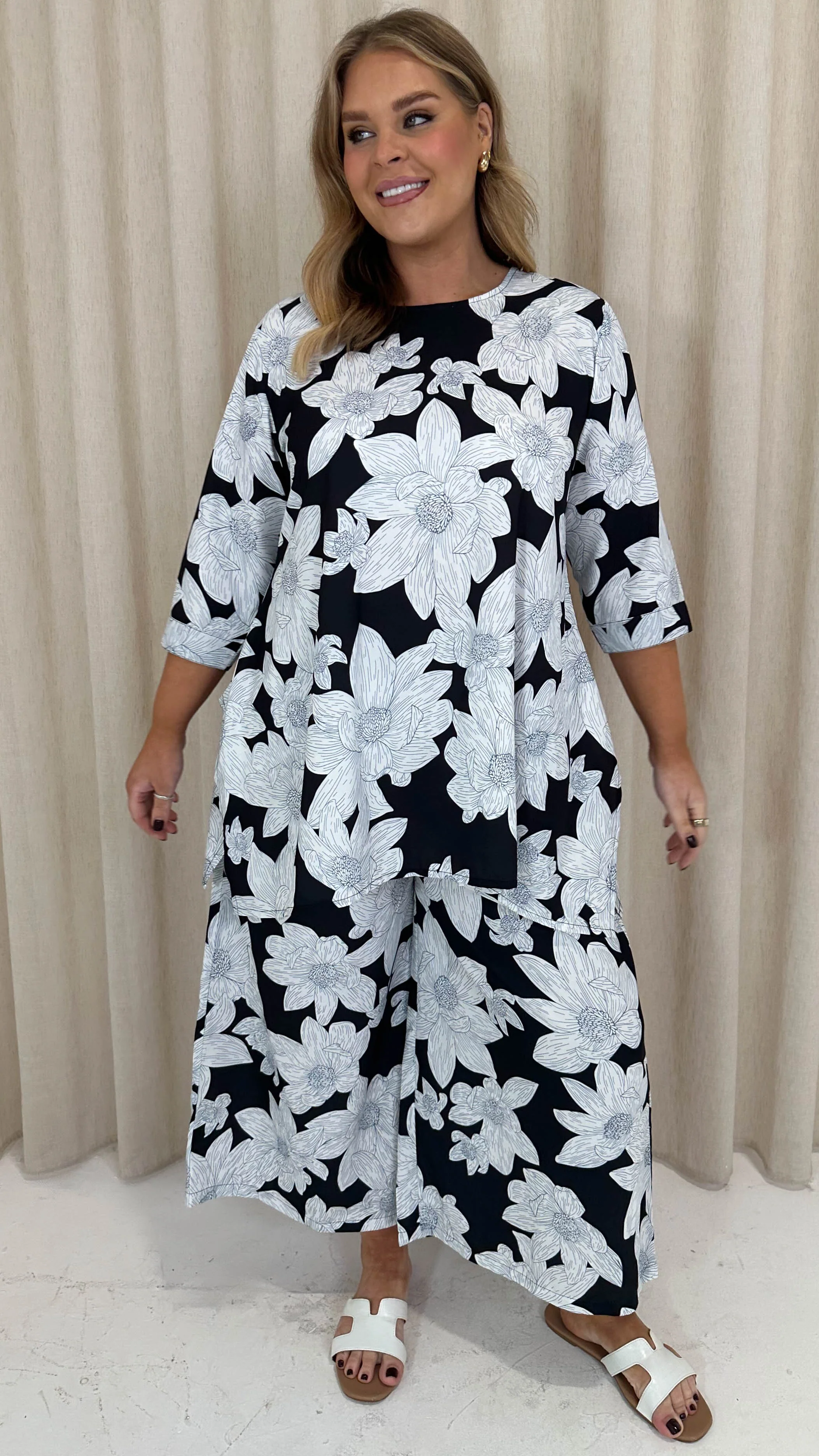CurveWow Mono Printed Drop Hem Top Mono Floral - Image 8