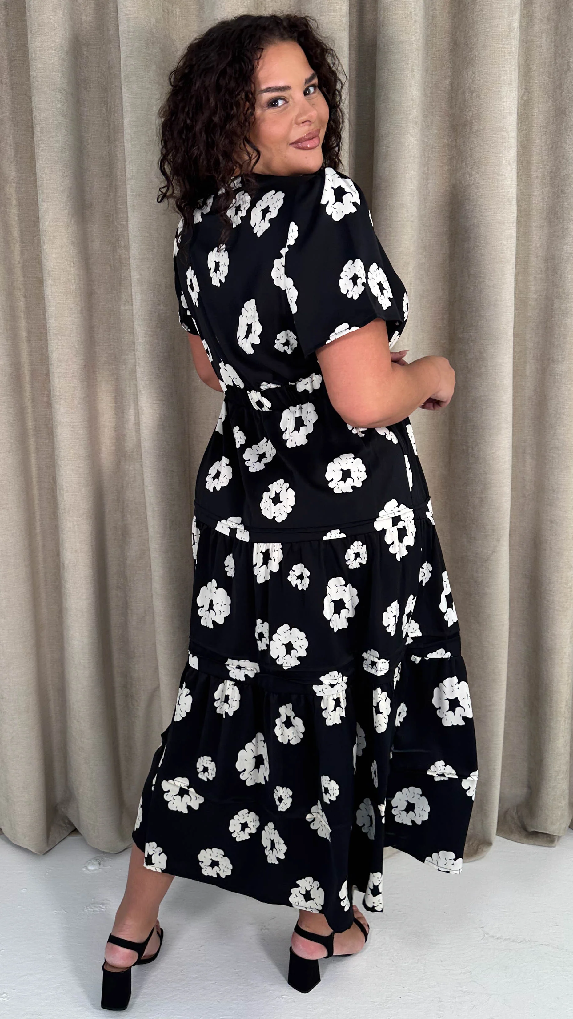 CurveWow Notch Neck Midi Dress Mono Floral Print - Image 8