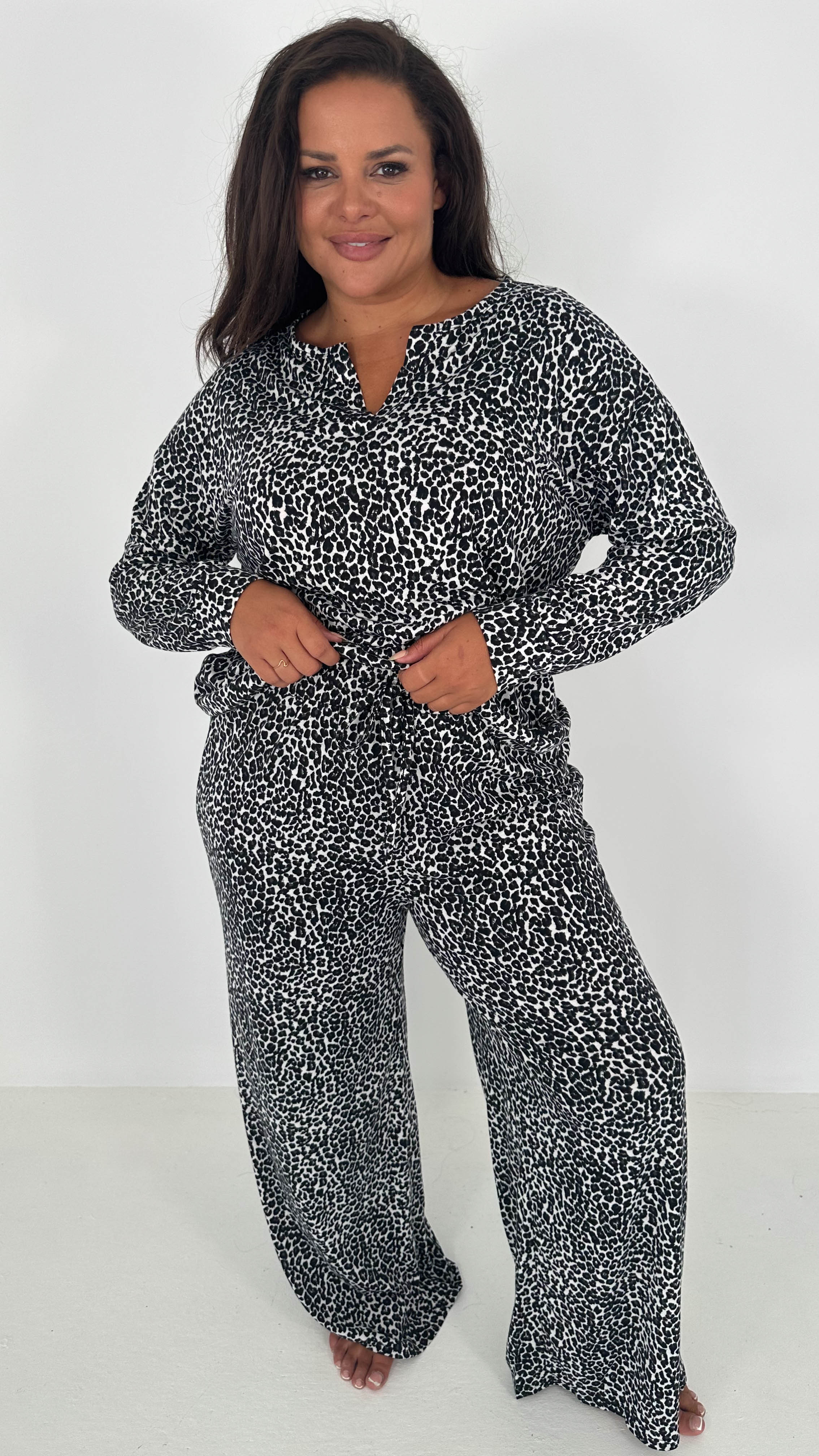 CurveWow Notch Neck Pyjama Set Animal Print - Image 6