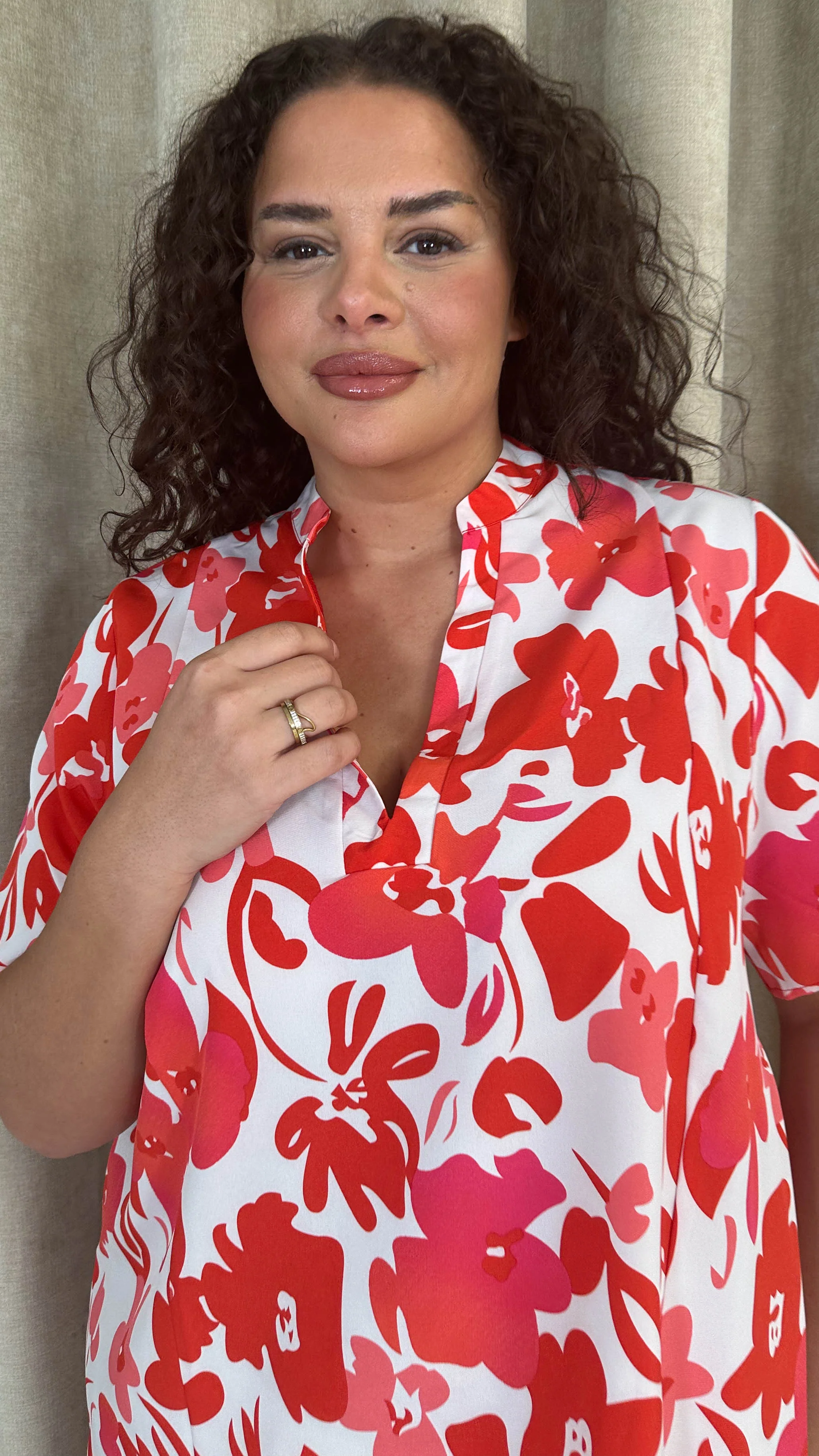 CurveWow Notch Neck Mini Shift Dress Red & Pink Floral - Image 2
