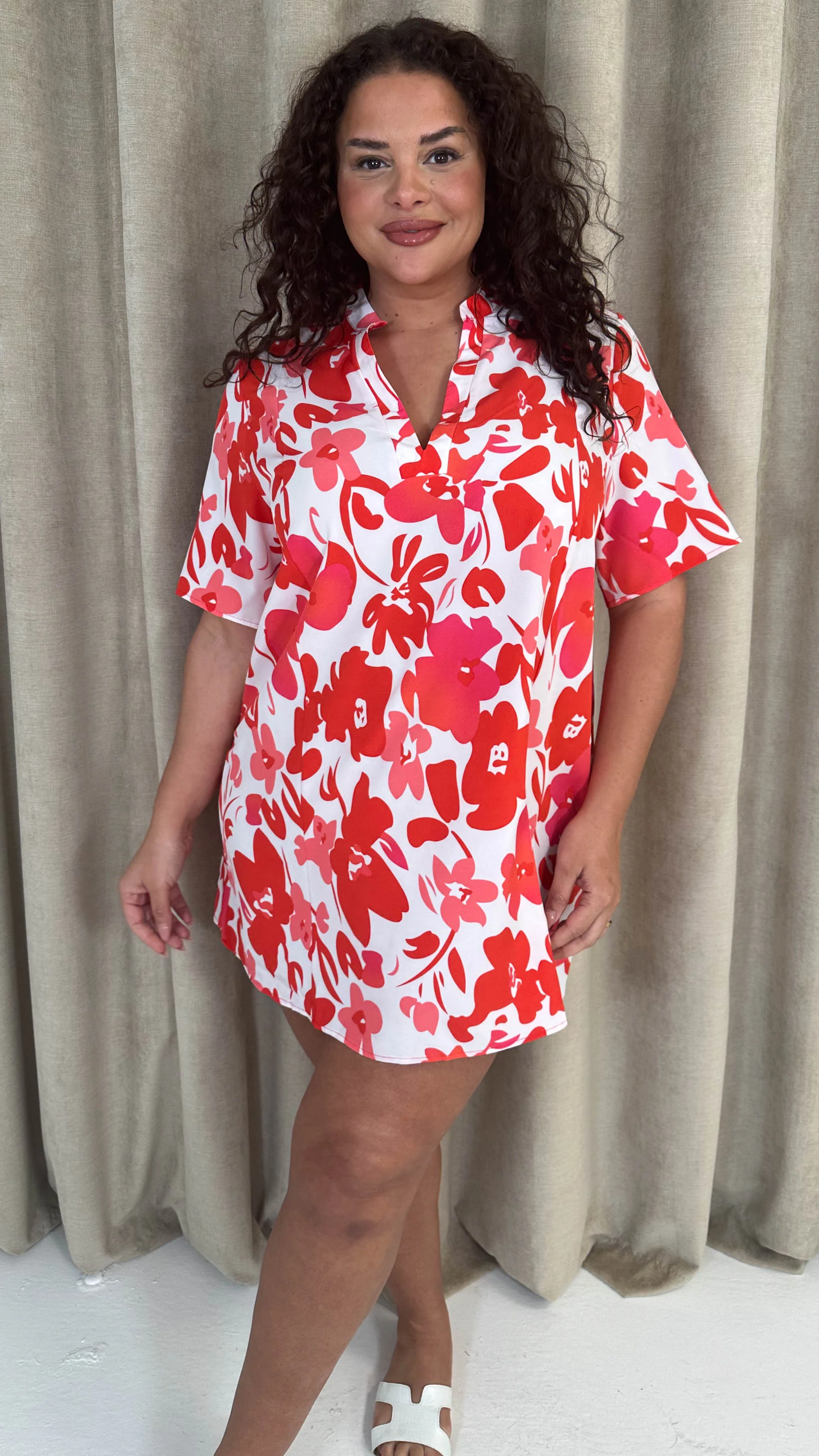 CurveWow Notch Neck Mini Shift Dress Red & Pink Floral - Image 5