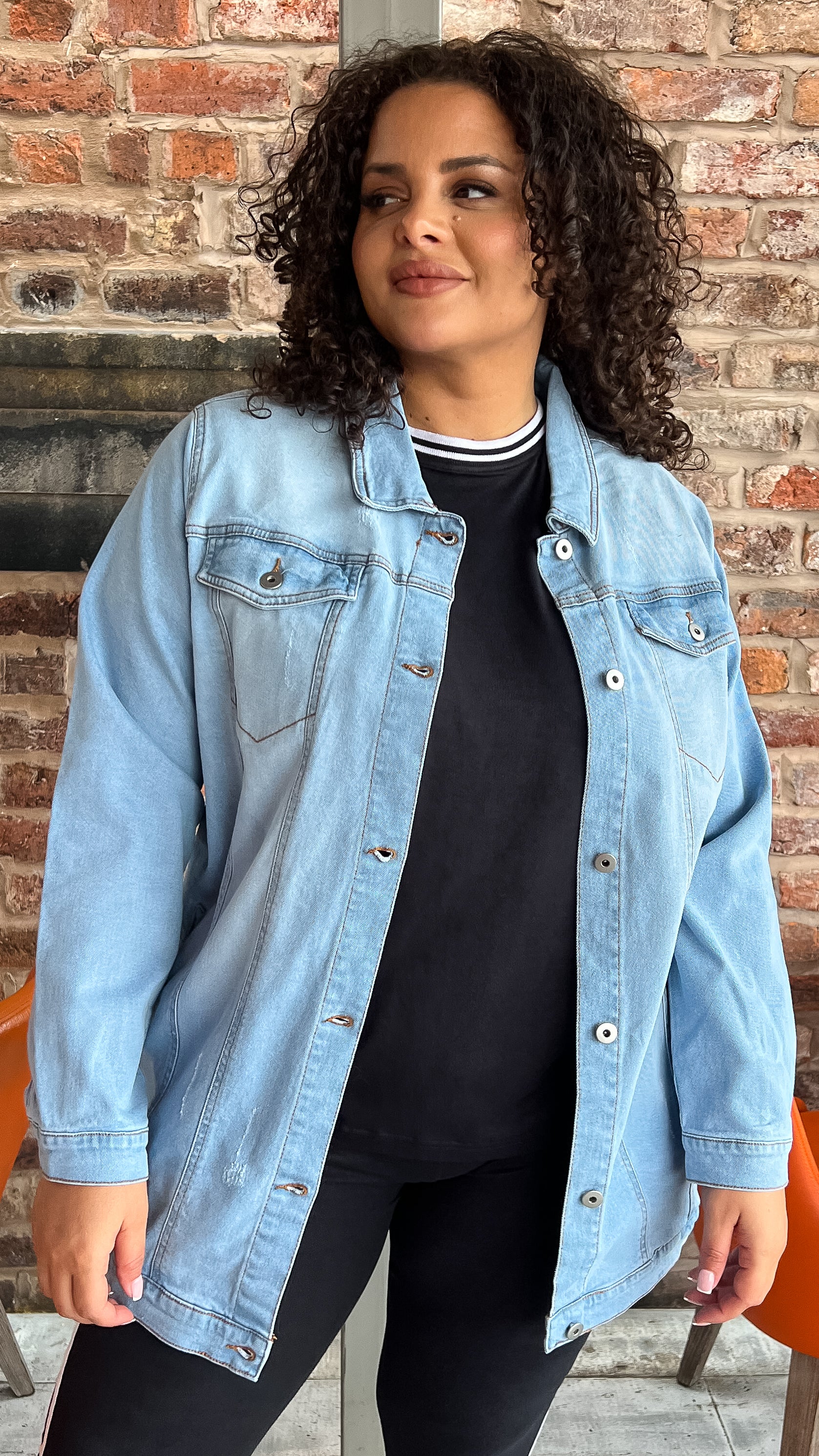 CurveWow Oversized Longline Denim Jacket Light Wash - Image 5