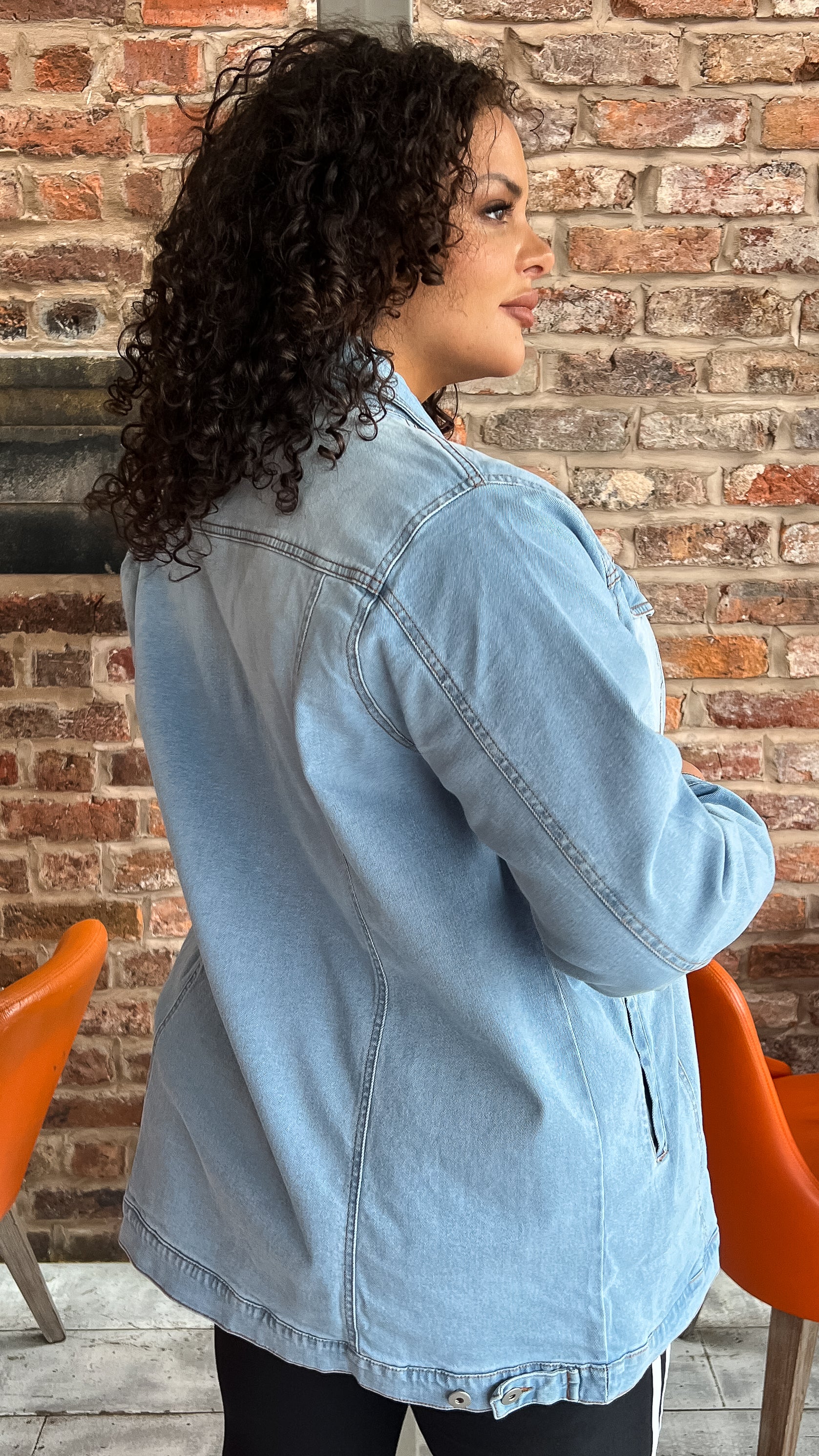 CurveWow Oversized Longline Denim Jacket Light Wash - Image 7