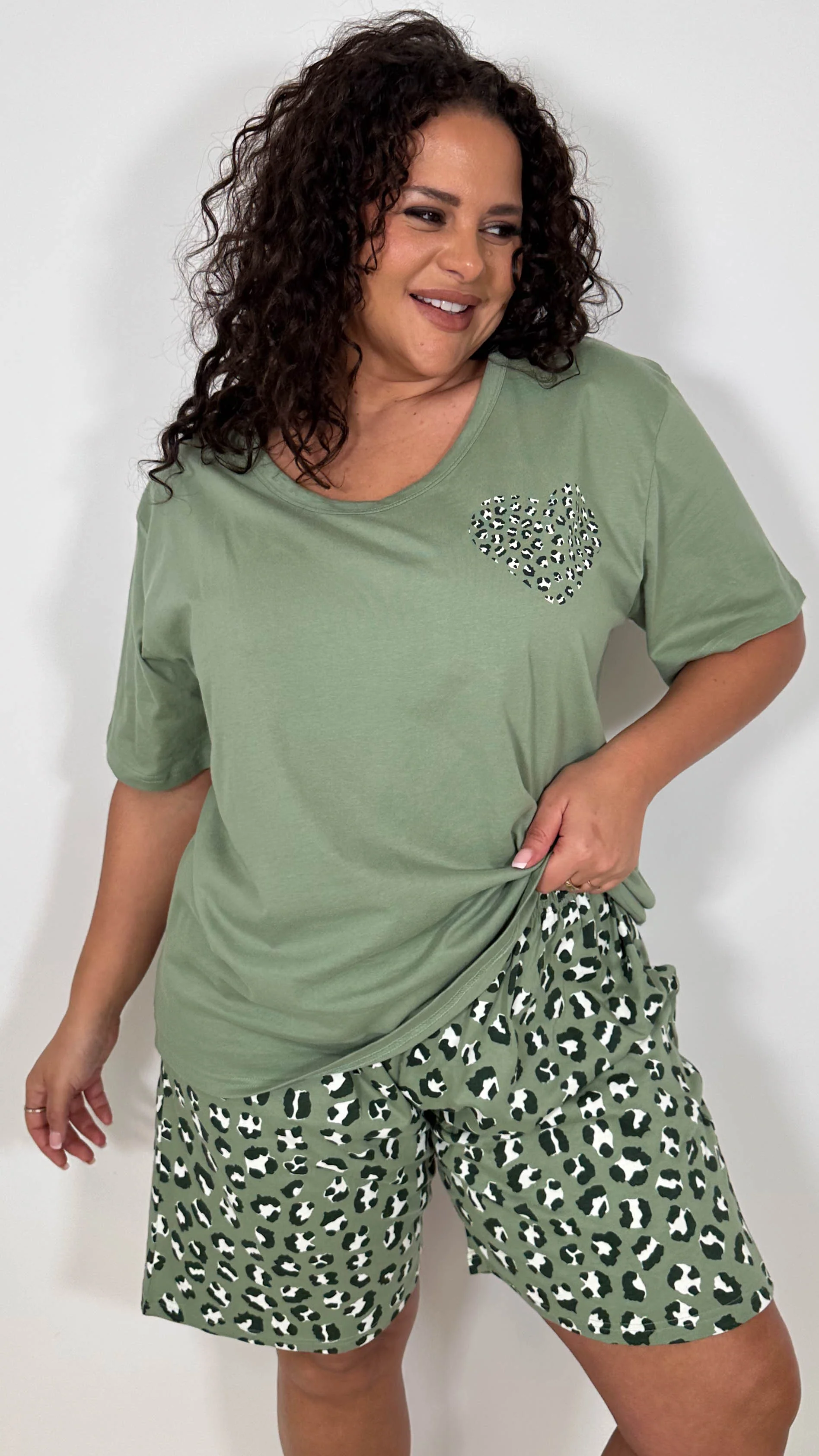 CurveWow Oversized Short Pyjama Set Green Leopard - Image 3