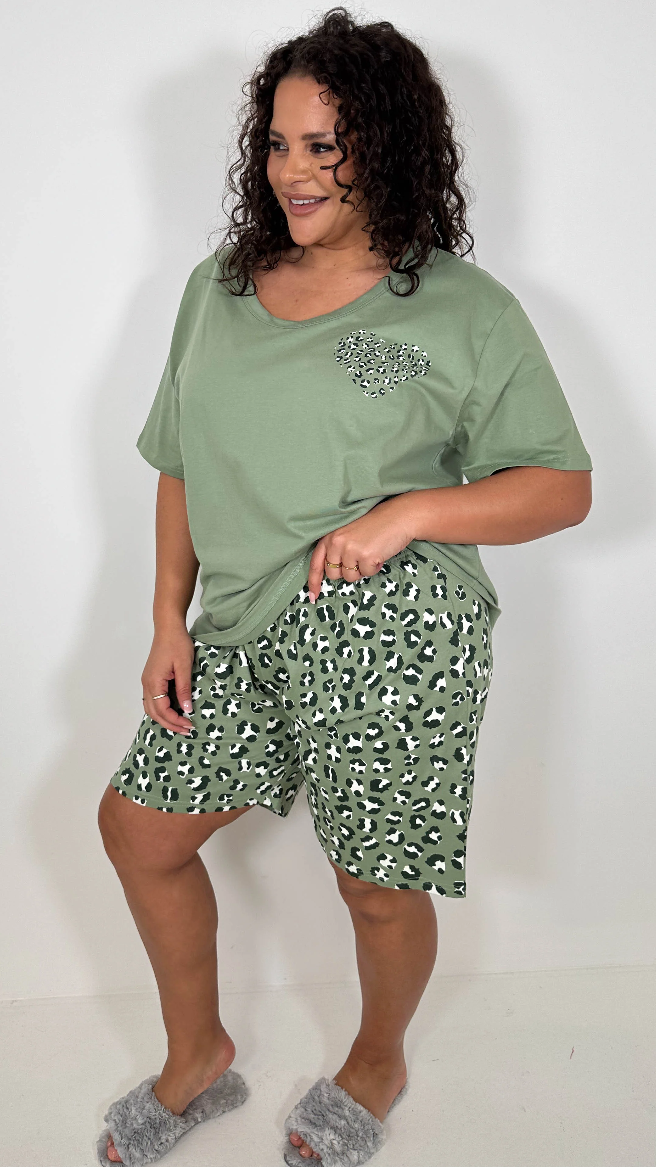CurveWow Oversized Short Pyjama Set Green Leopard - Image 4