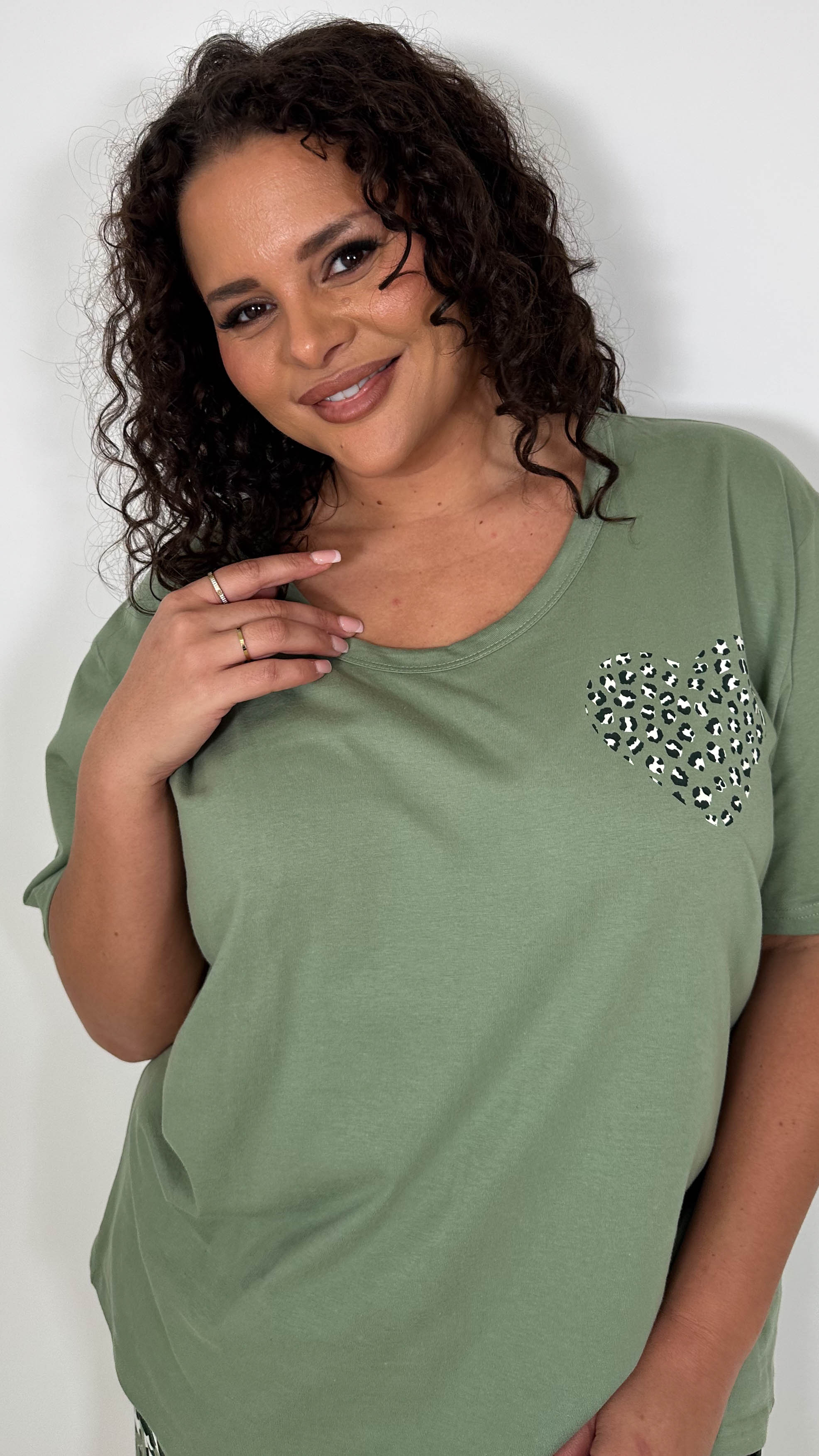 CurveWow Oversized Short Pyjama Set Green Leopard - Image 5
