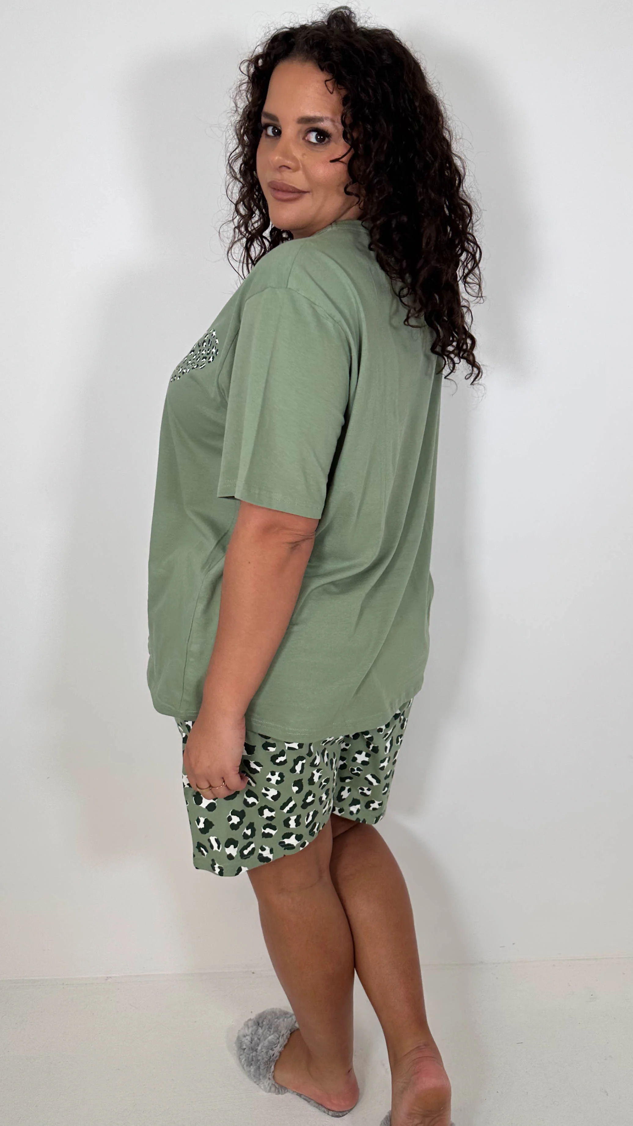 CurveWow Oversized Short Pyjama Set Green Leopard - Image 9
