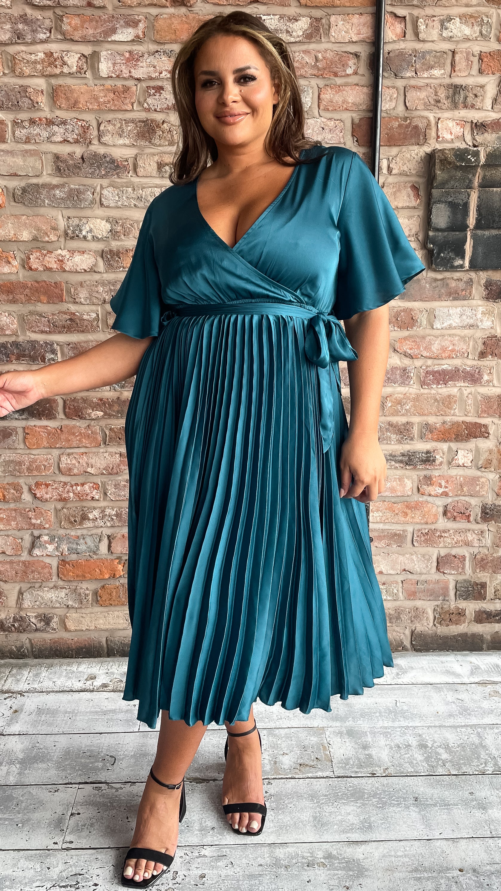 CurveWow Pleated Short Sleeve Dress Teal - Image 3