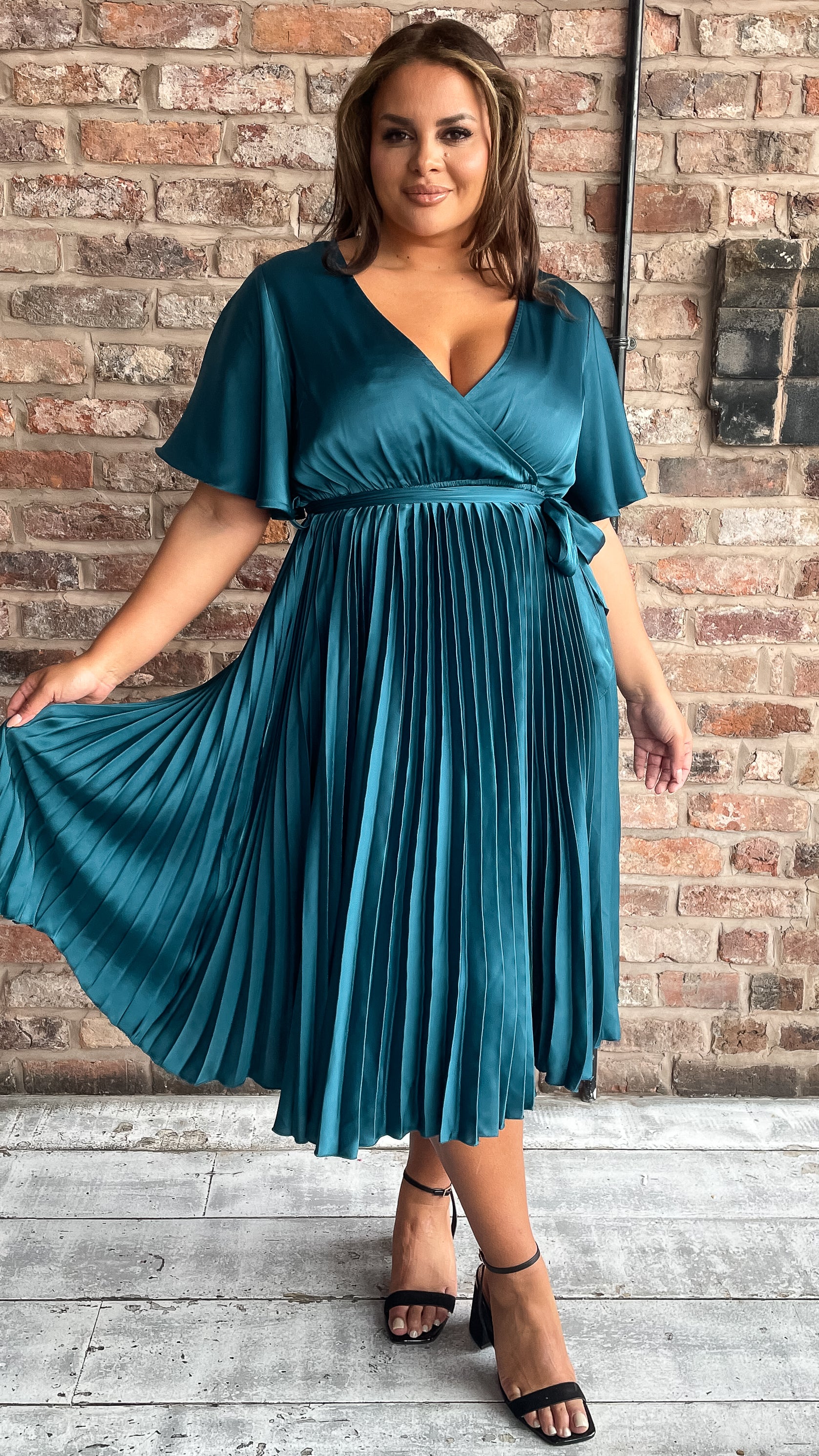 CurveWow Pleated Short Sleeve Dress Teal - Image 4