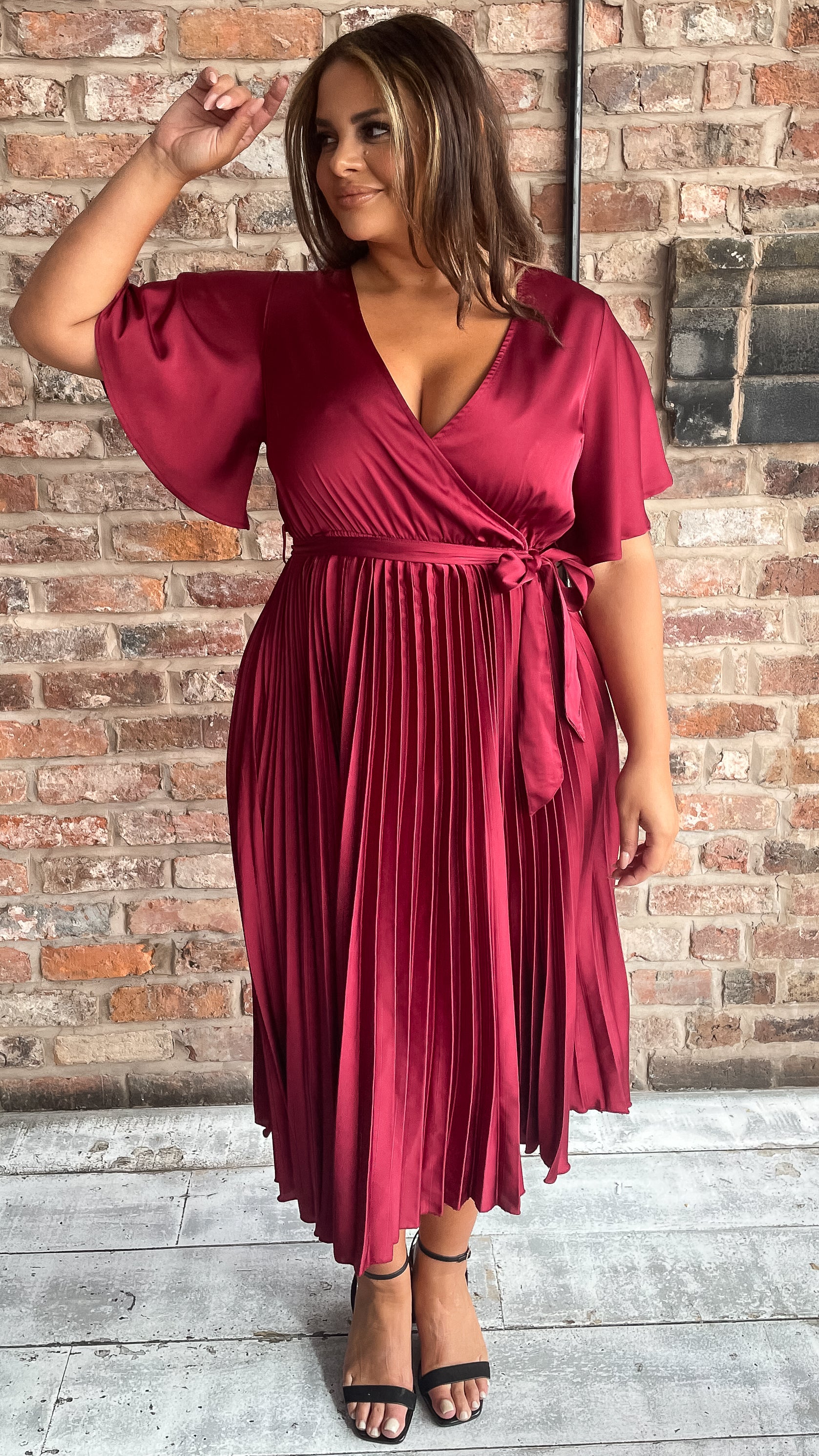 CurveWow Pleated Short Sleeve Dress Wine - Image 6