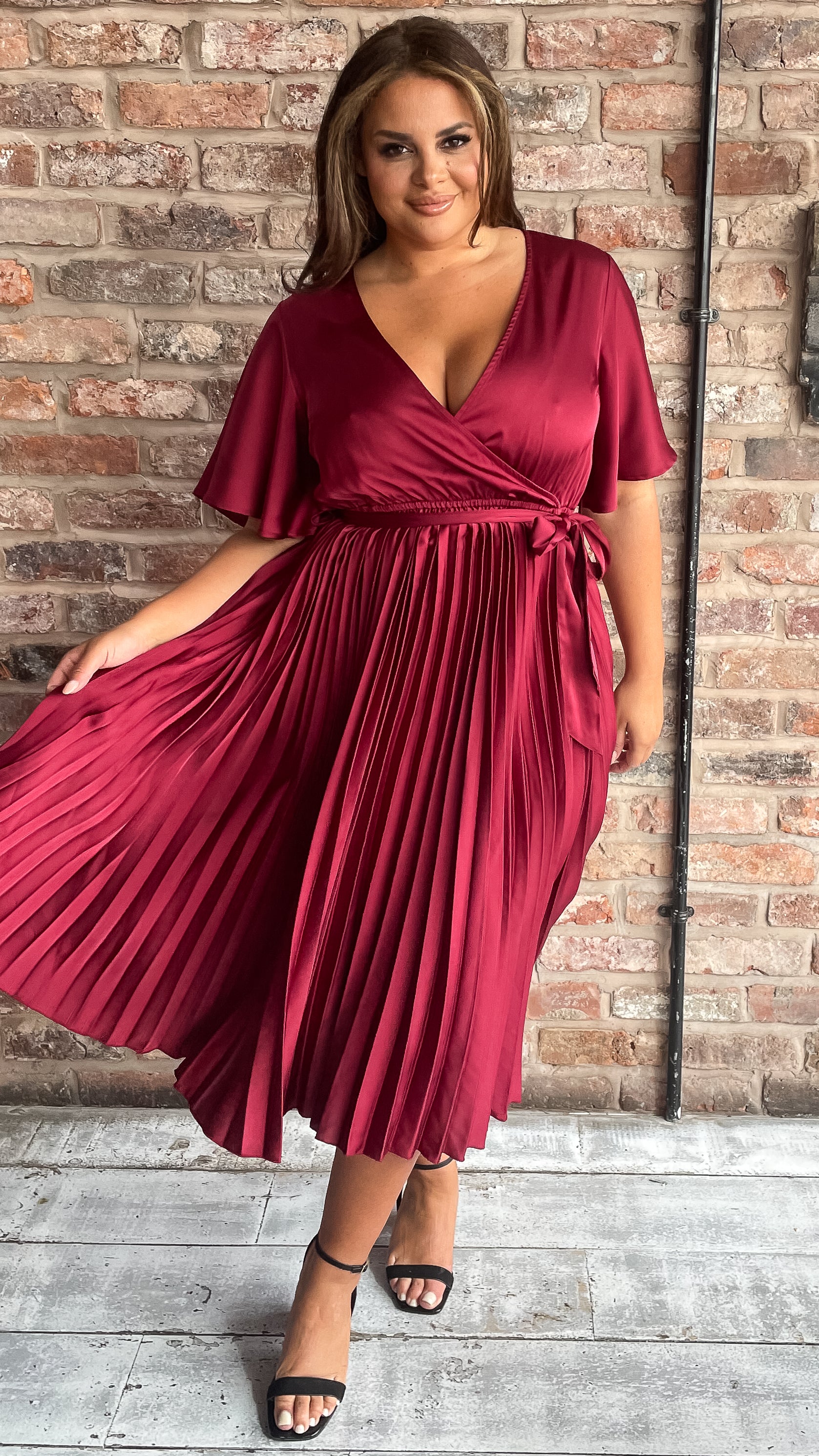 CurveWow Pleated Short Sleeve Dress Wine - Image 8