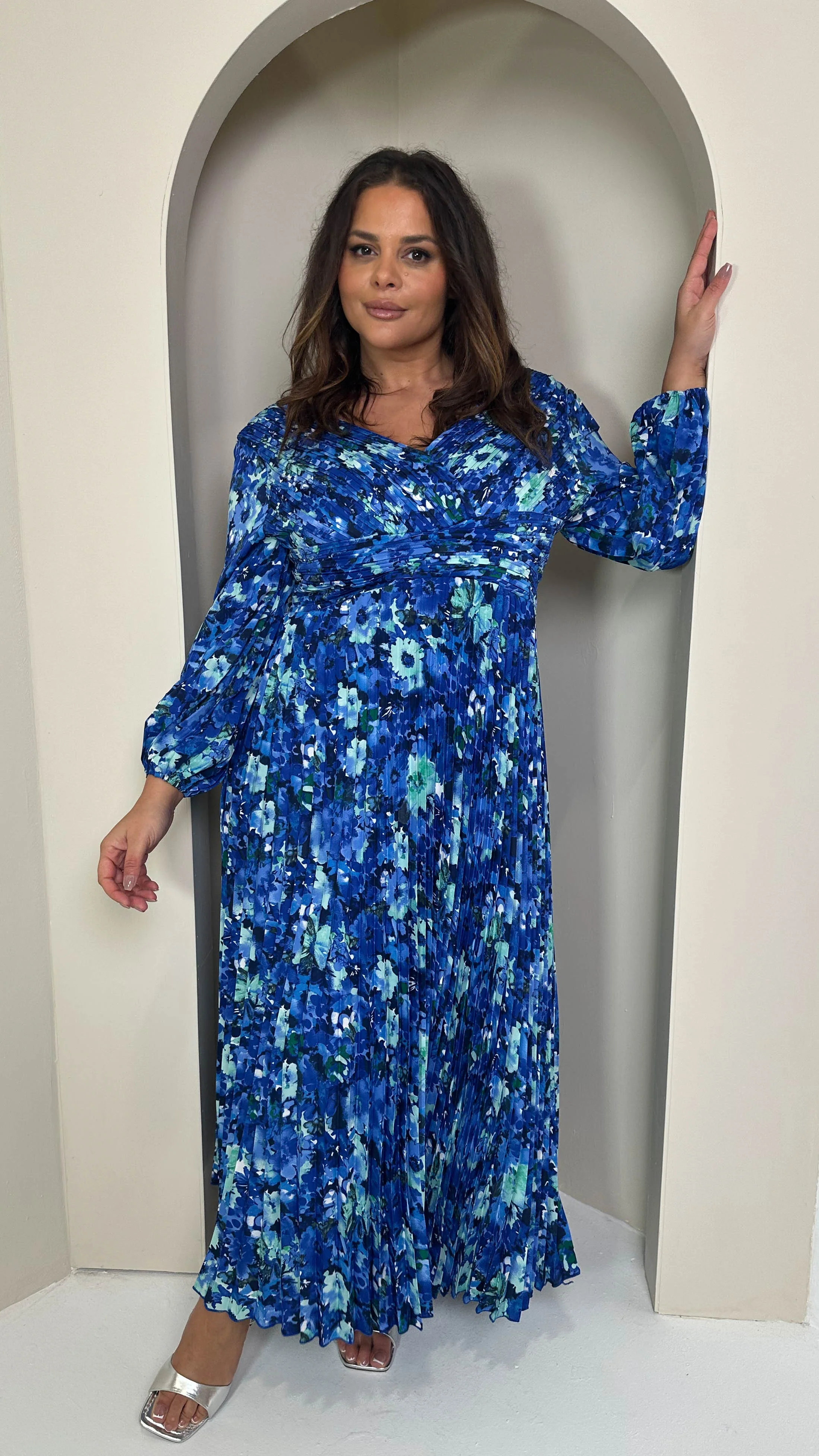 CurveWow Pleated Wrap Maxi Dress Blue Floral - Image 3
