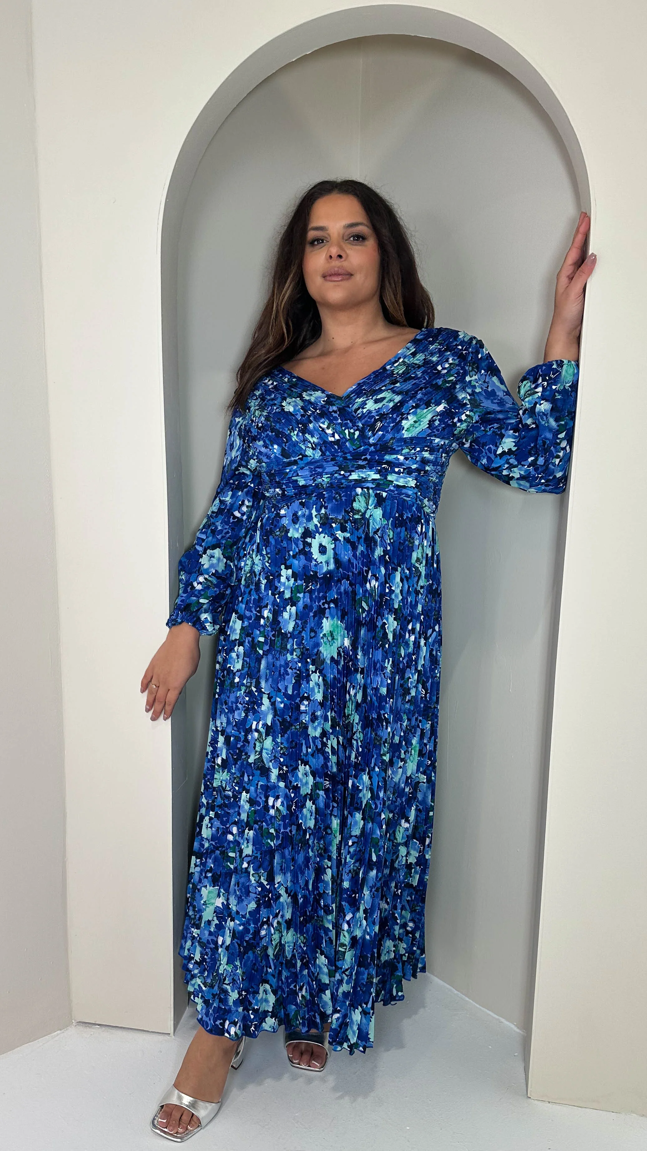 CurveWow Pleated Wrap Maxi Dress Blue Floral - Image 4