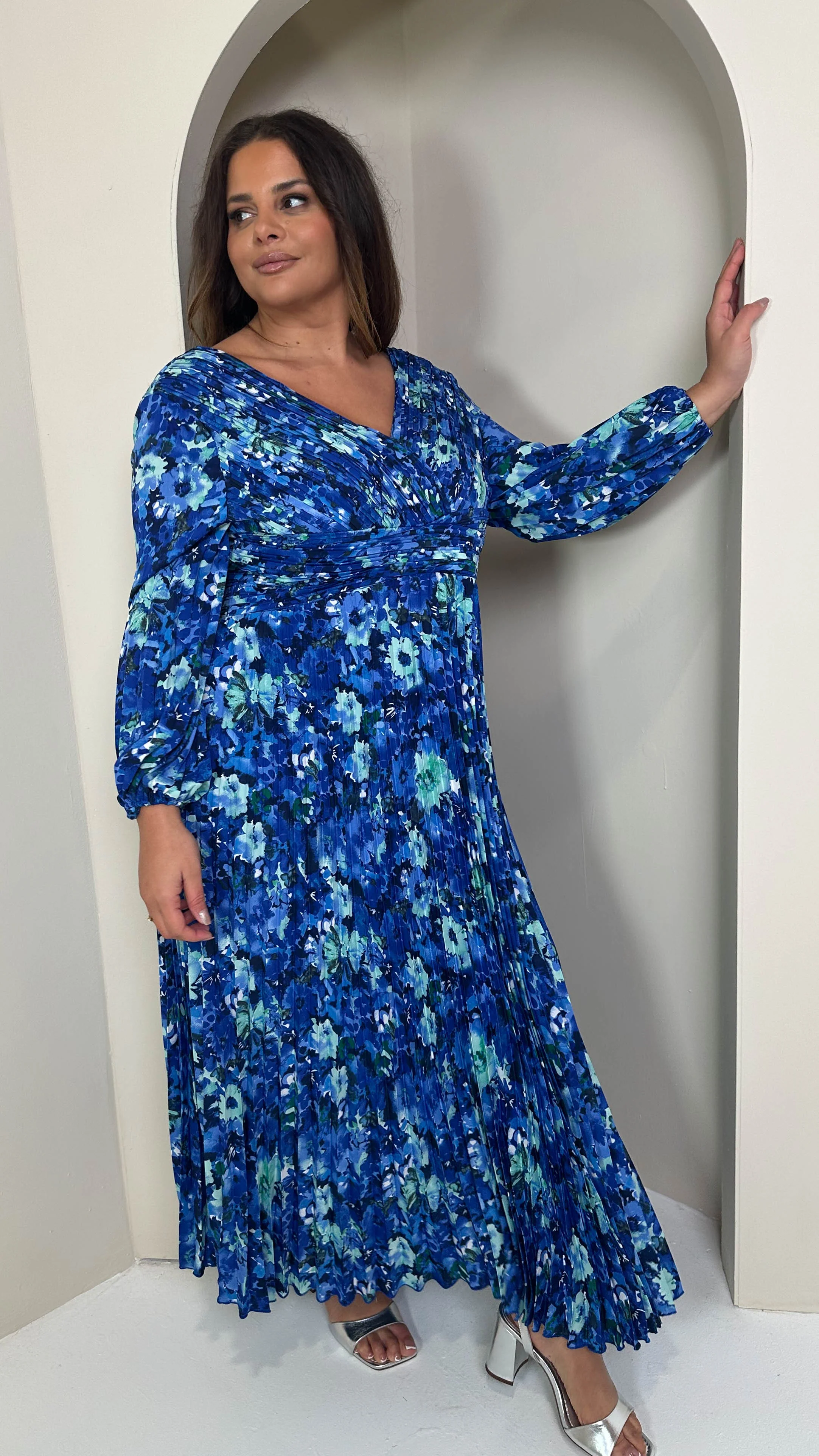 CurveWow Pleated Wrap Maxi Dress Blue Floral - Image 7