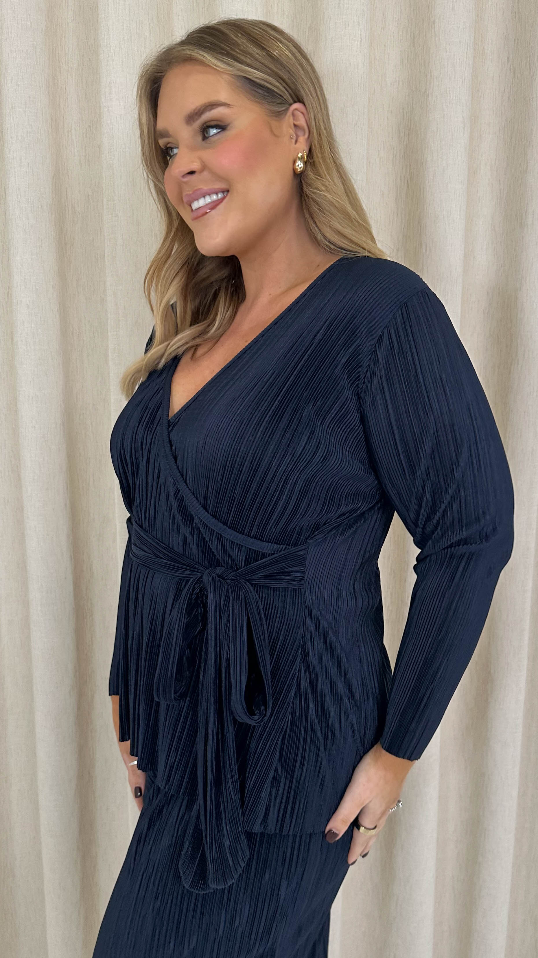 CurveWow Plisse Wrap Top Navy - Image 5
