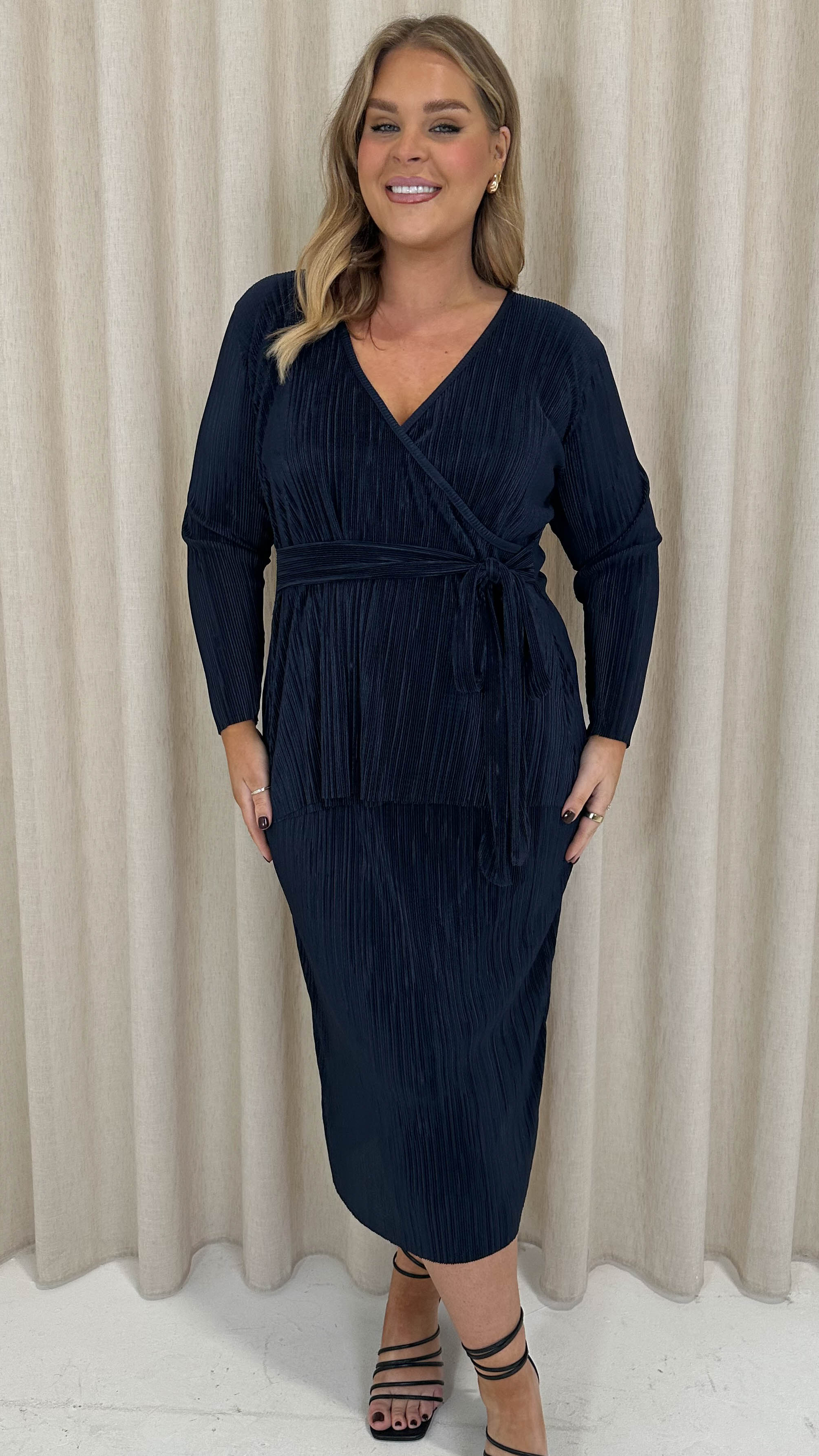 CurveWow Plisse Wrap Top Navy - Image 7