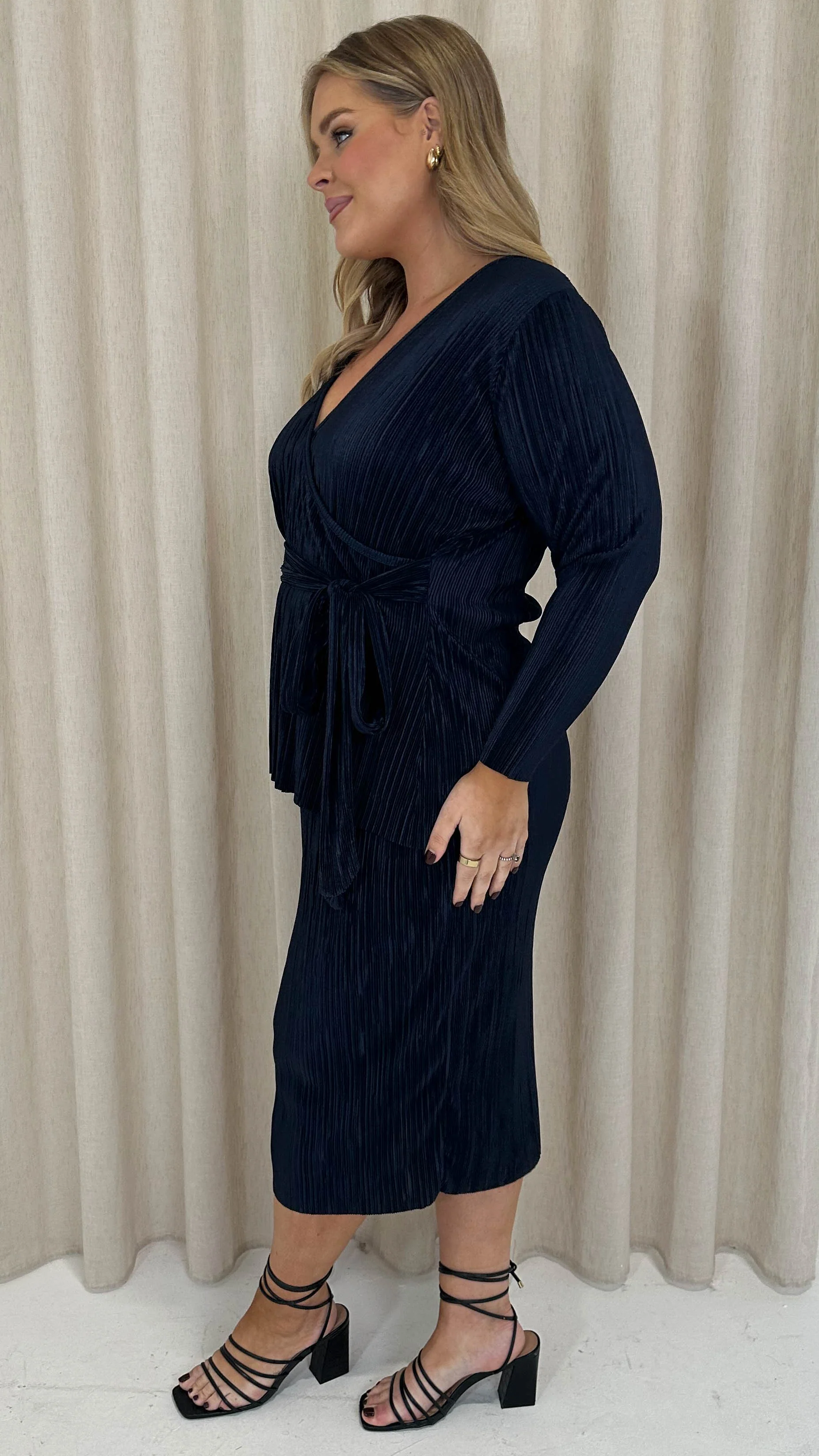 CurveWow Plisse Wrap Top Navy - Image 9