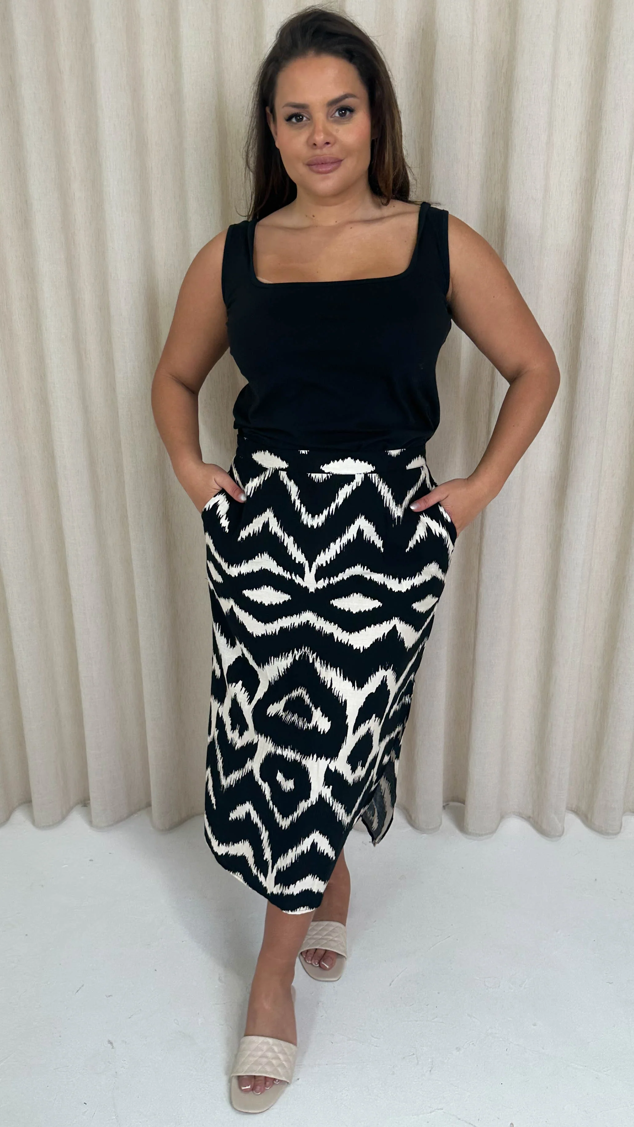 CurveWow Pocket Split Hem Maxi Skirt Mono - Image 4