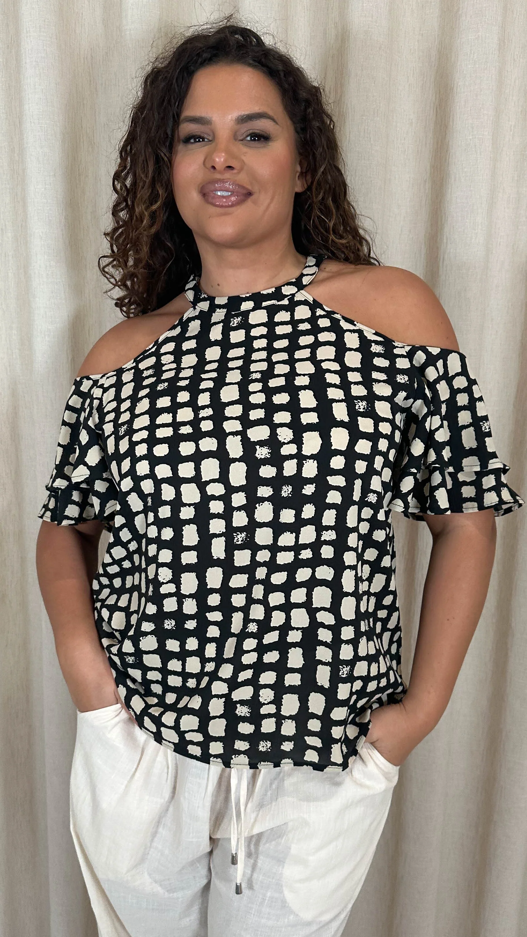 CurveWow Printed Cold Shoulder Top Mono Smudge - Image 3
