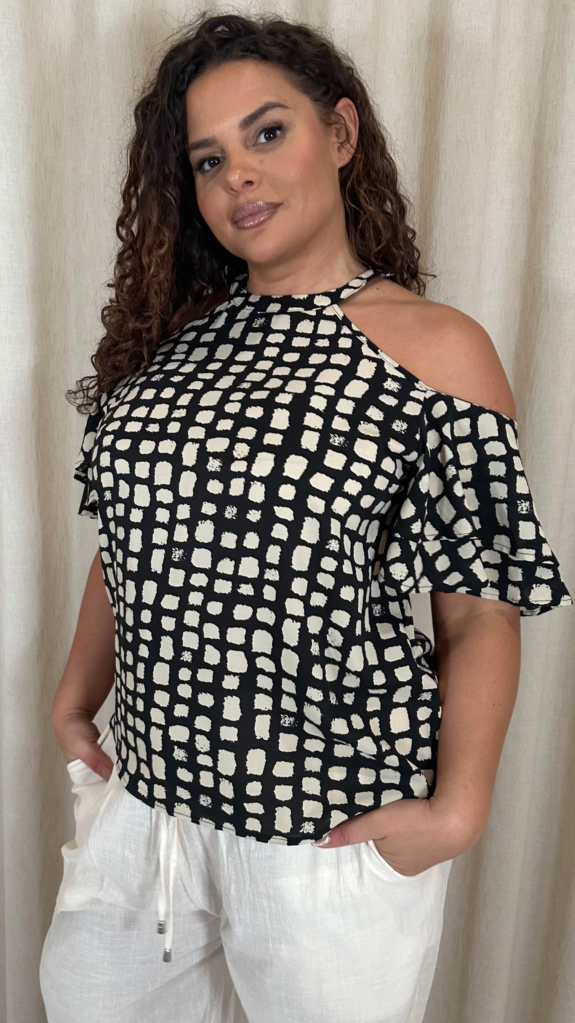 CurveWow Printed Cold Shoulder Top Mono Smudge - Image 5