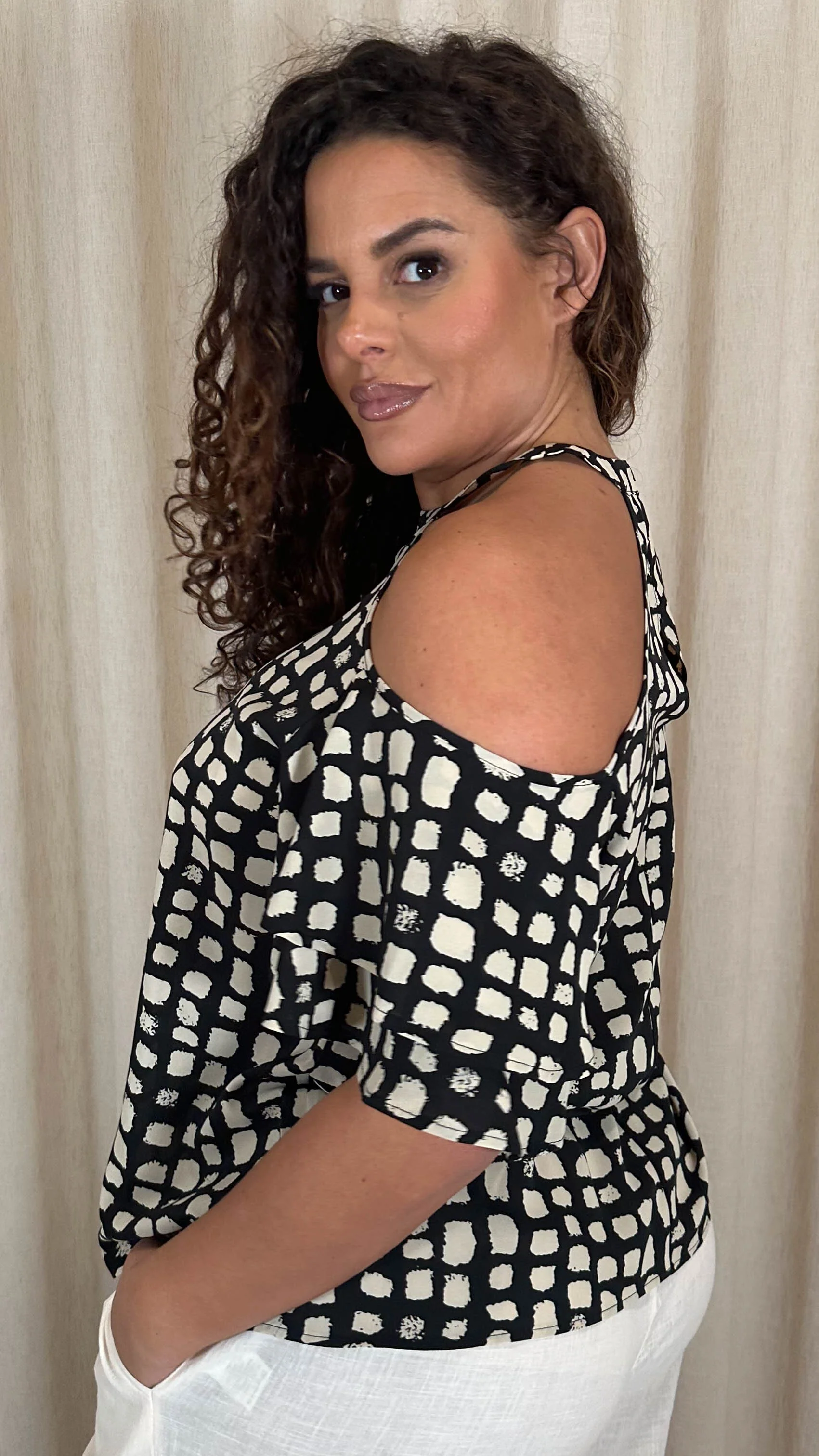 CurveWow Printed Cold Shoulder Top Mono Smudge - Image 7