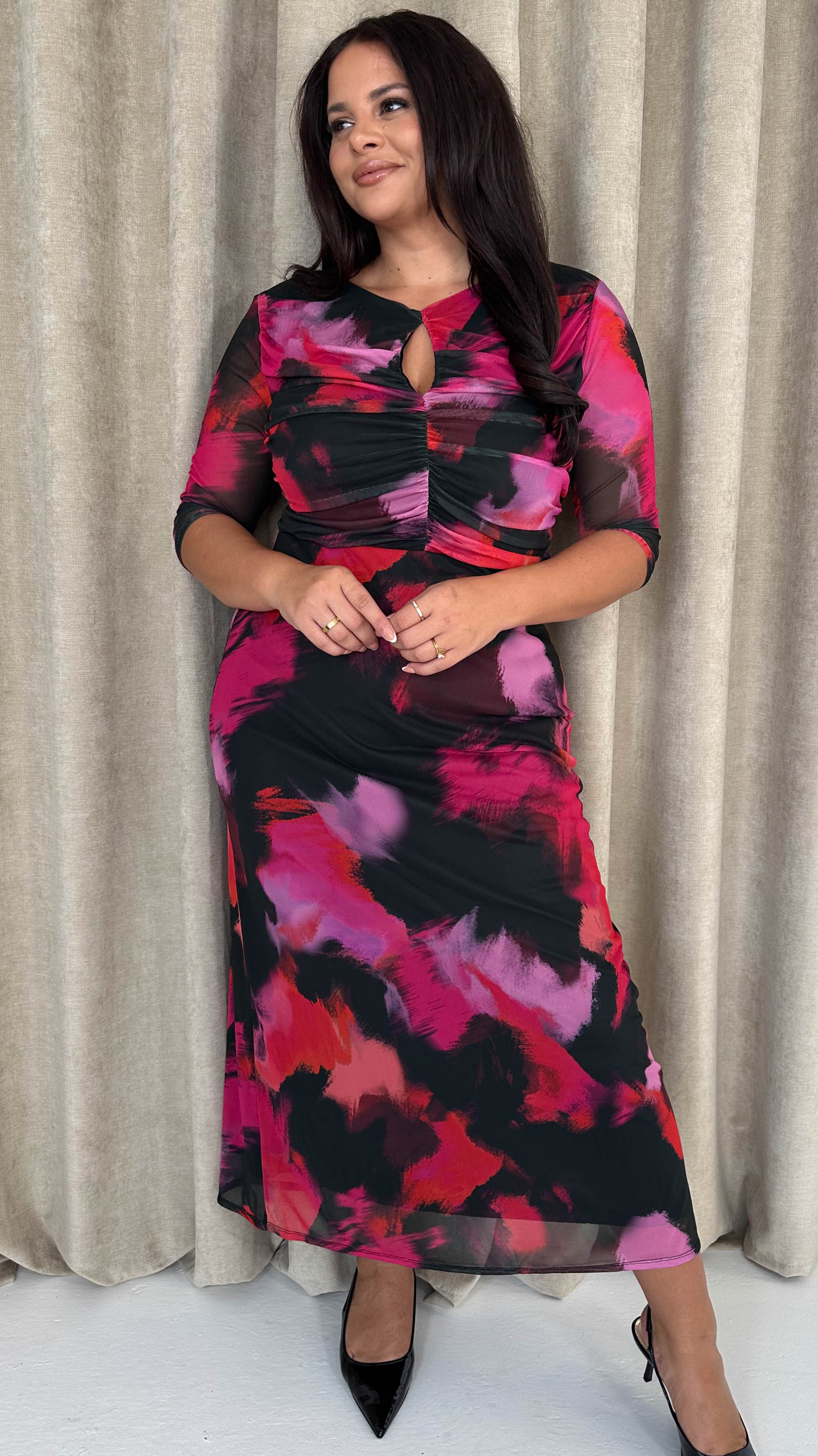 CurveWow Ruched Chest Keyhole Maxi Dress Pink Brush Stroke Print - Image 3