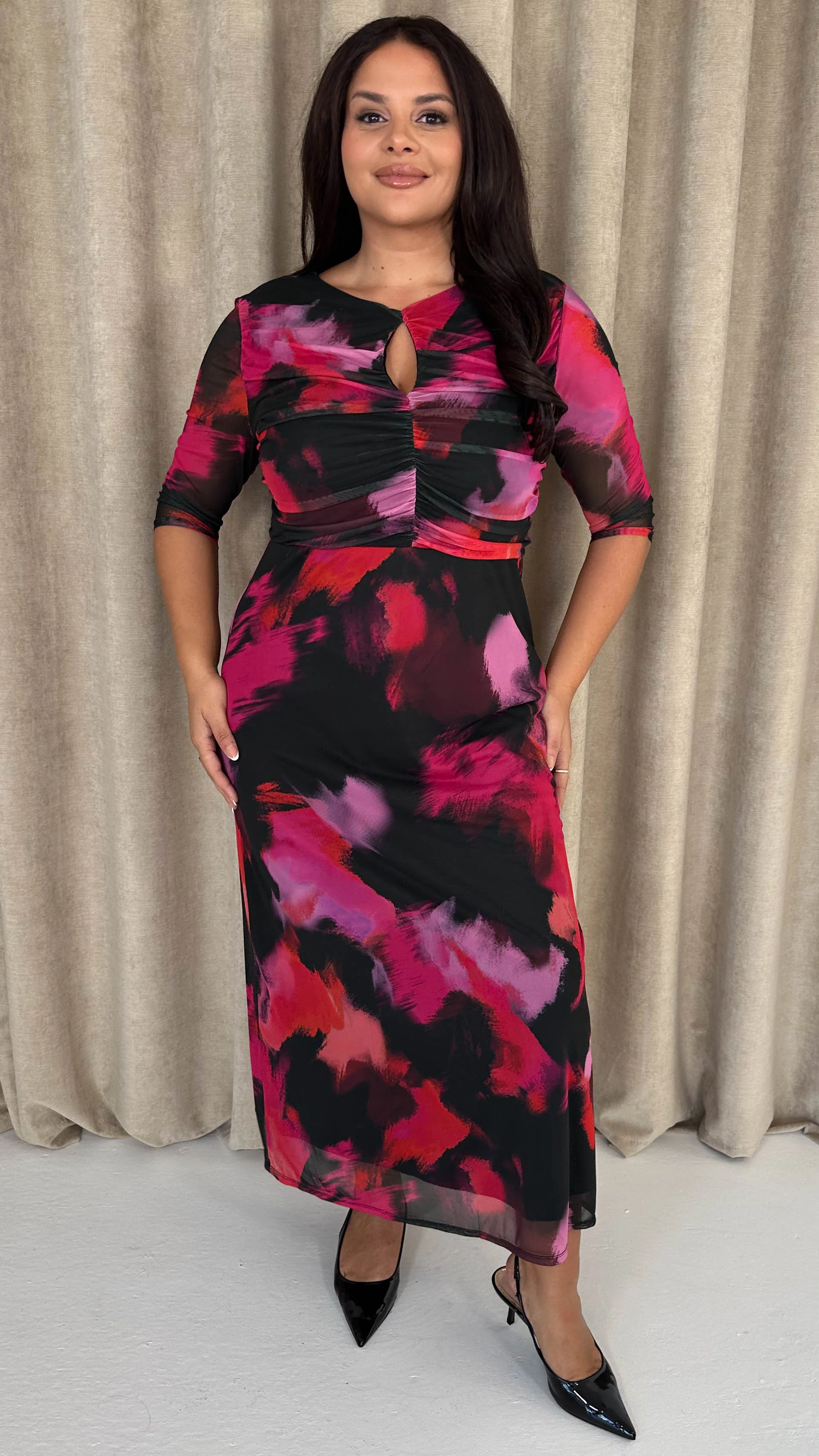 CurveWow Ruched Chest Keyhole Maxi Dress Pink Brush Stroke Print - Image 4