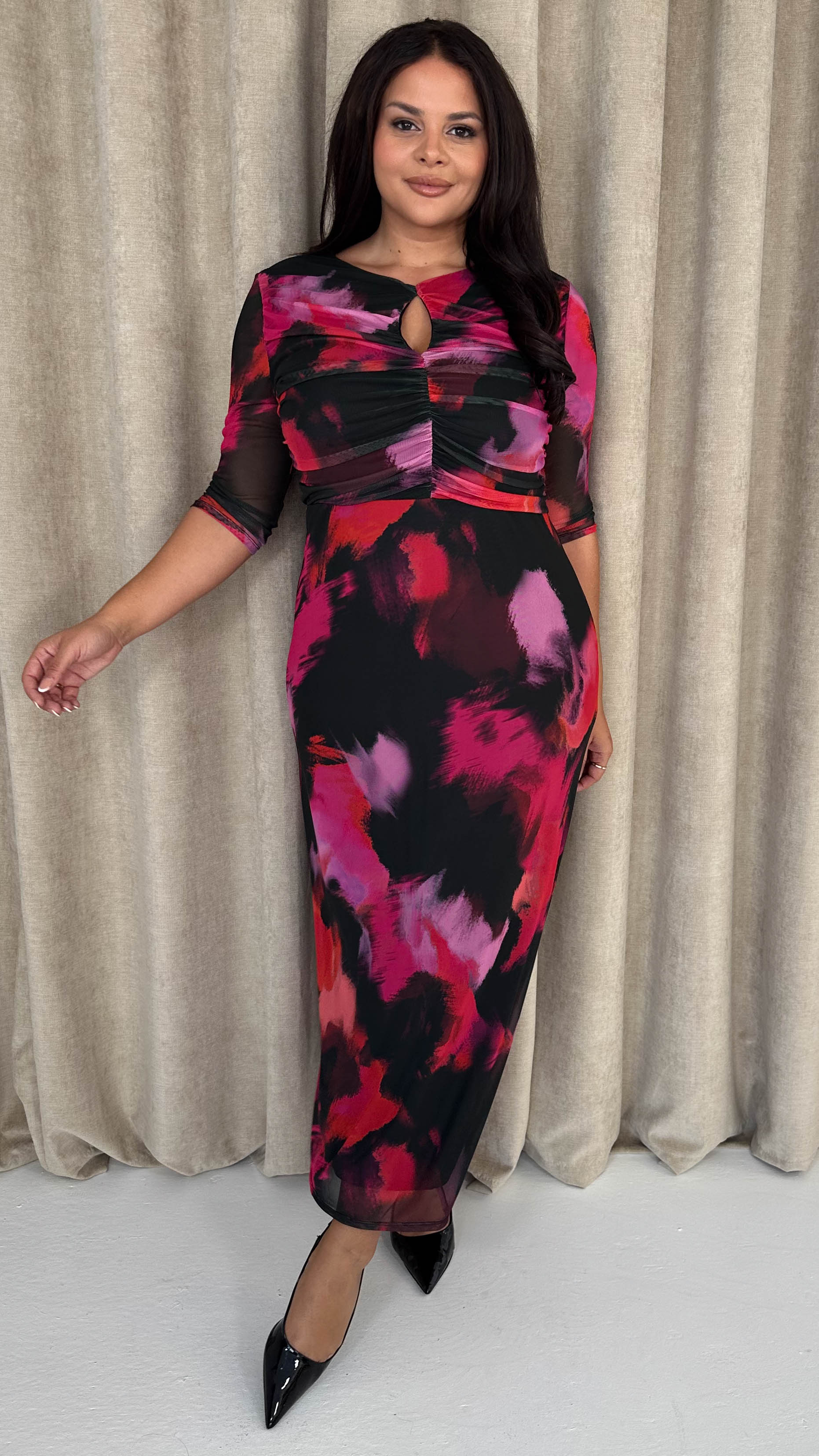 CurveWow Ruched Chest Keyhole Maxi Dress Pink Brush Stroke Print - Image 5
