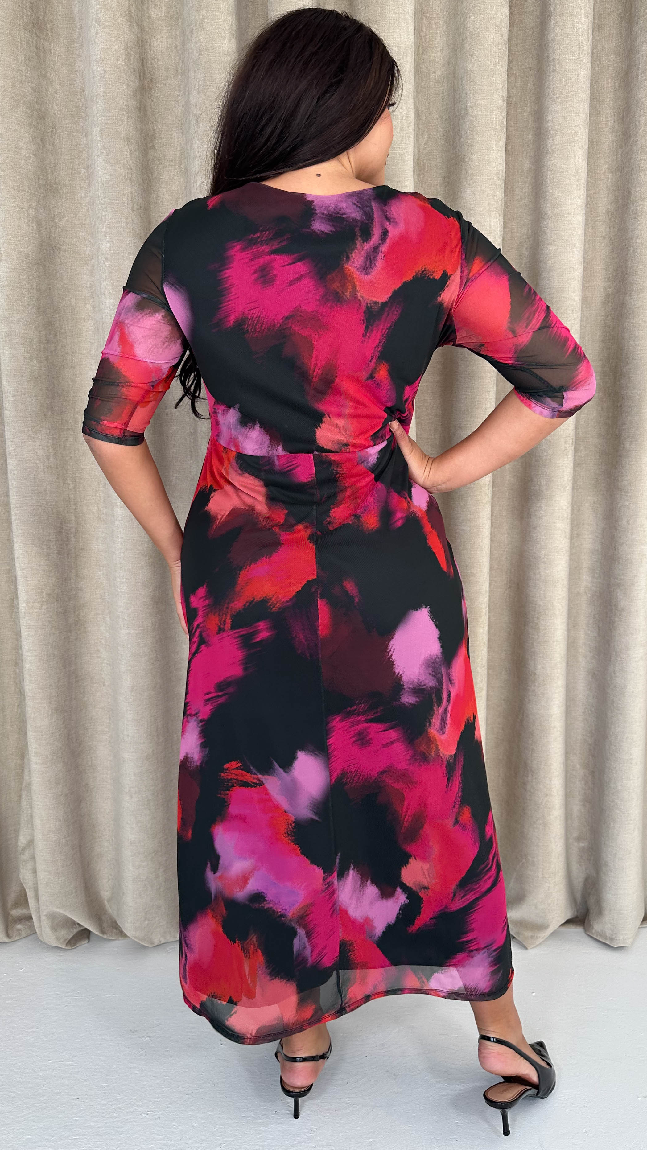 CurveWow Ruched Chest Keyhole Maxi Dress Pink Brush Stroke Print - Image 6