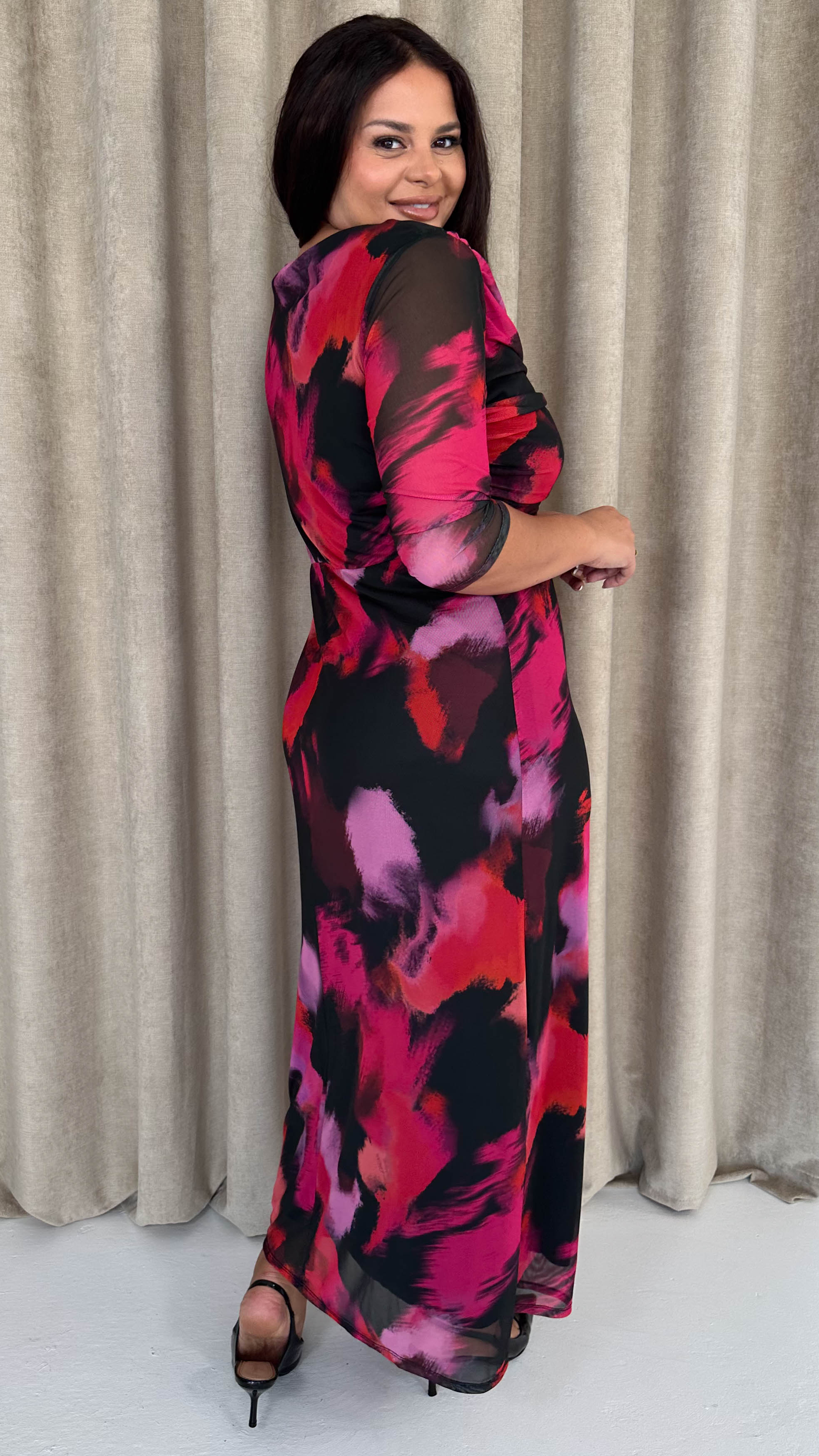 CurveWow Ruched Chest Keyhole Maxi Dress Pink Brush Stroke Print - Image 7