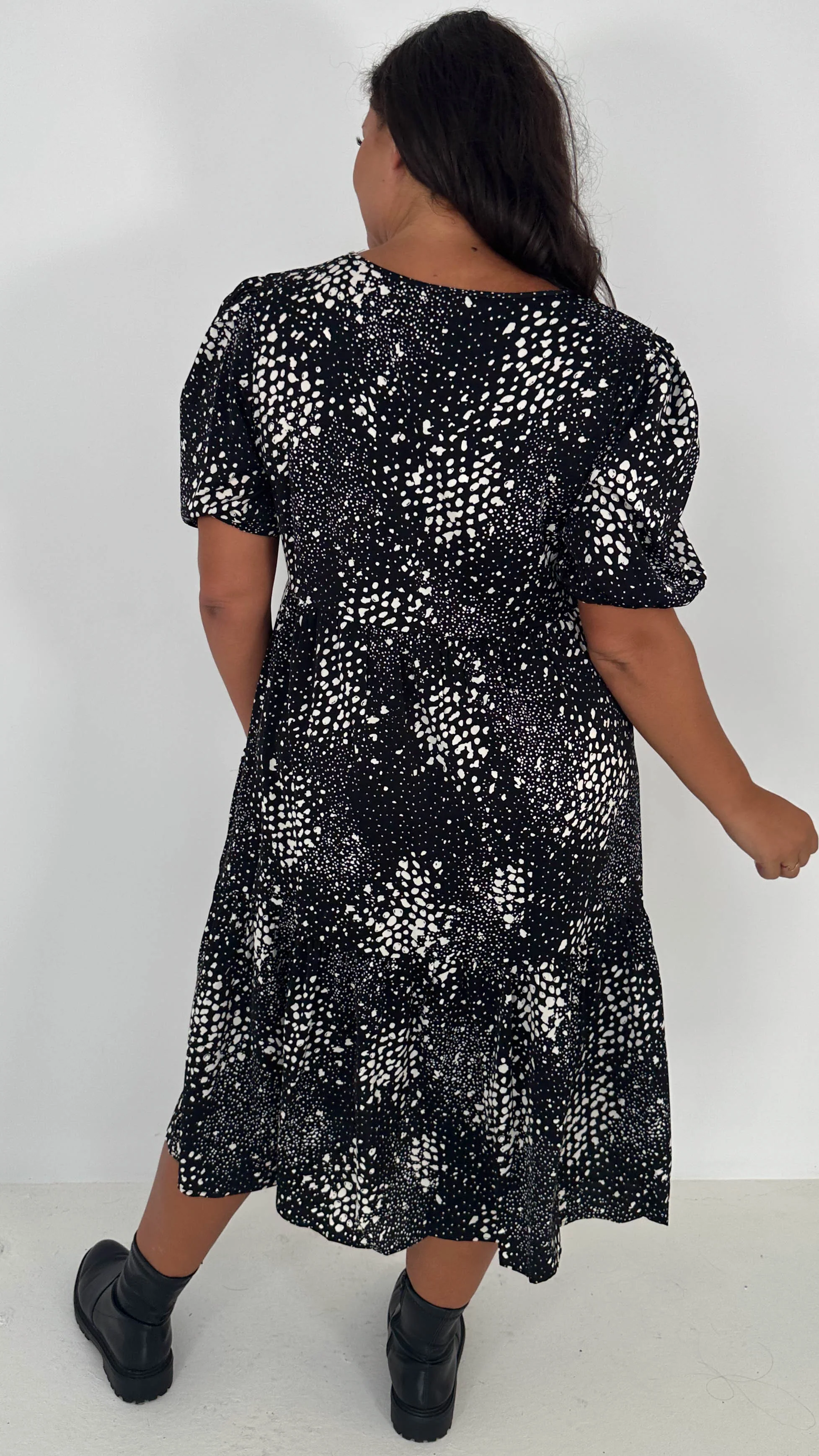 CurveWow Printed Midi Smock Dress Black Spot - Image 9