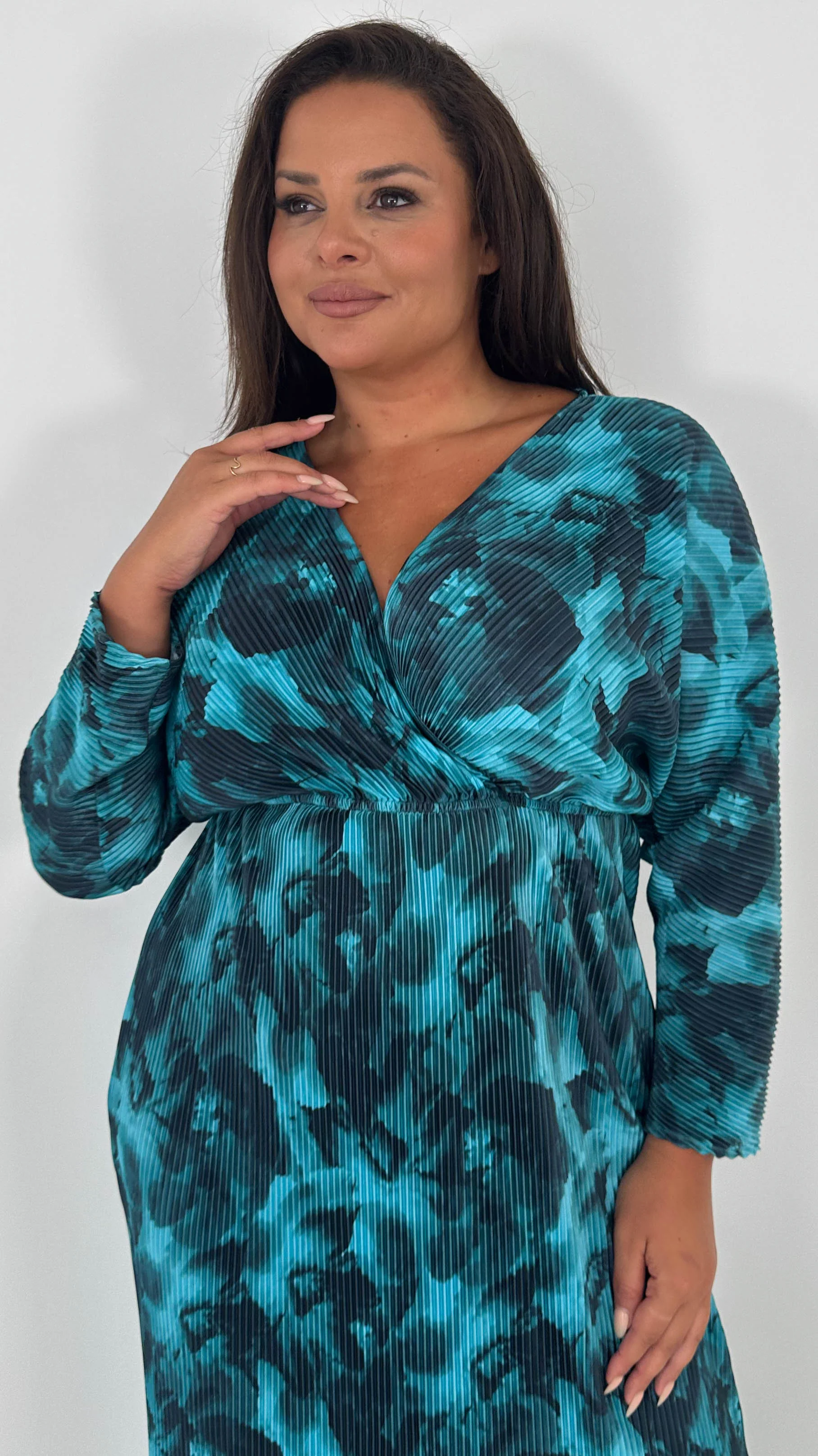 CurveWow Plisse Maxi Dress Turquoise Floral - Image 2