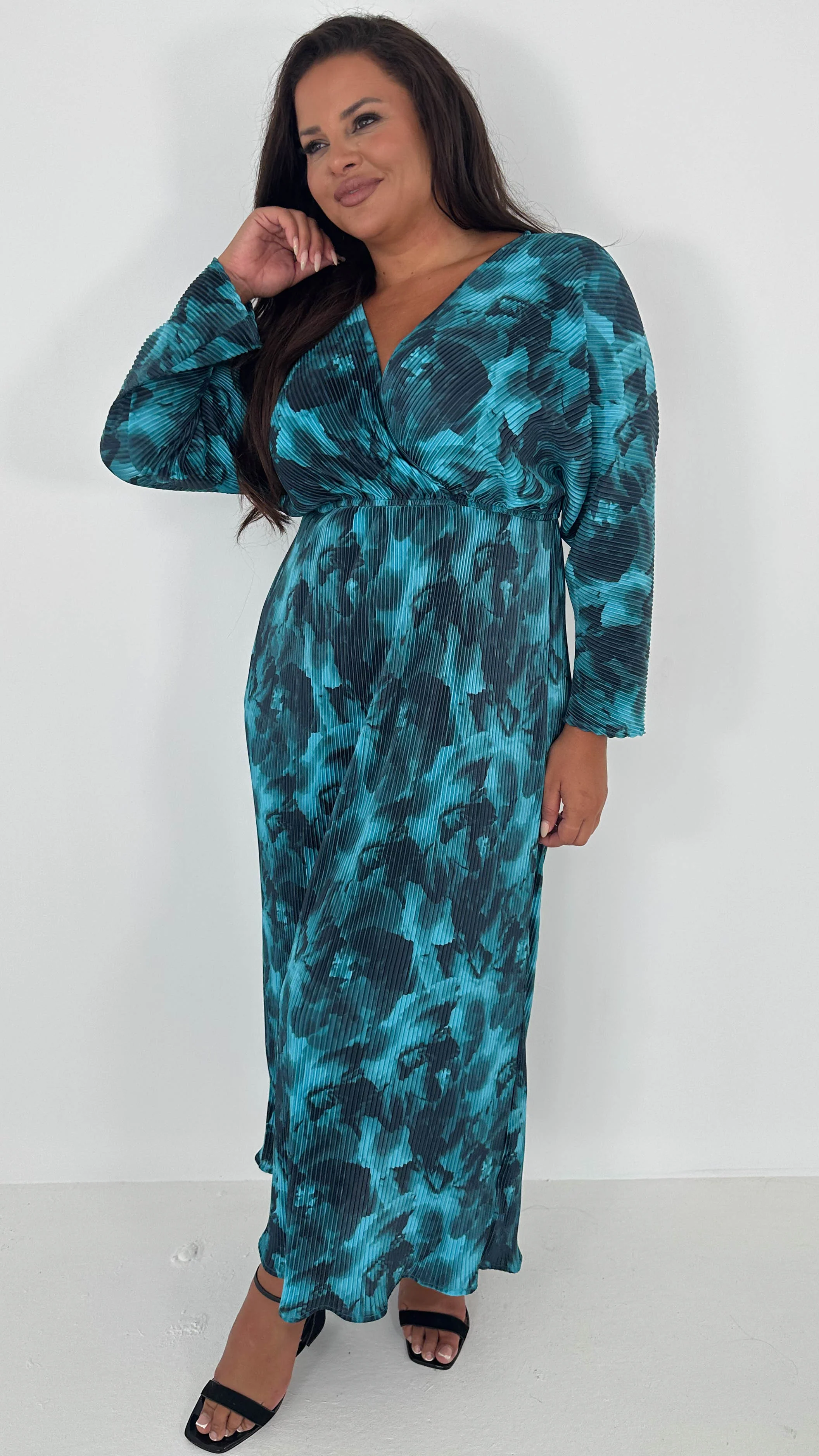 CurveWow Plisse Maxi Dress Turquoise Floral - Image 5