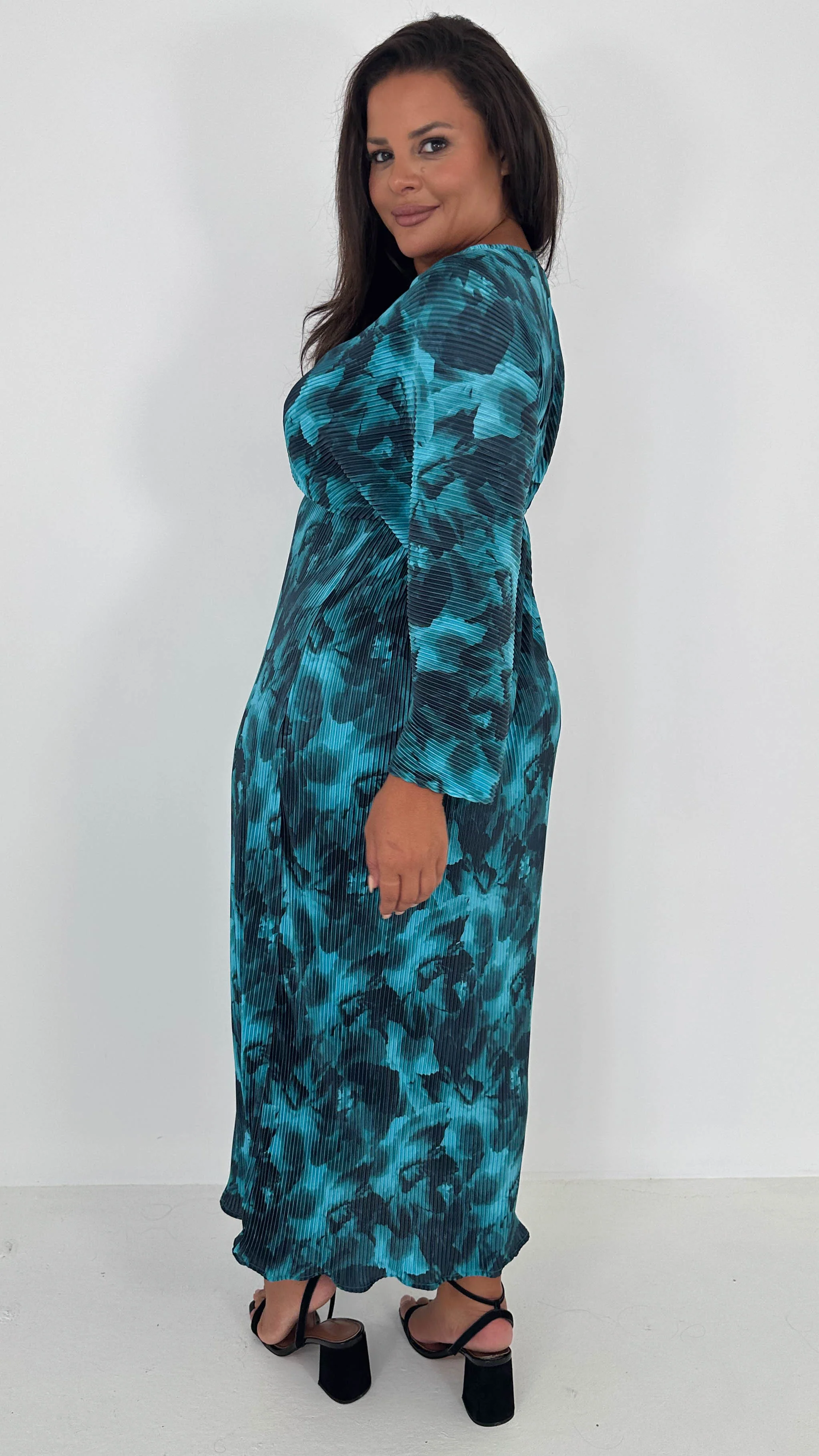 CurveWow Plisse Maxi Dress Turquoise Floral - Image 8